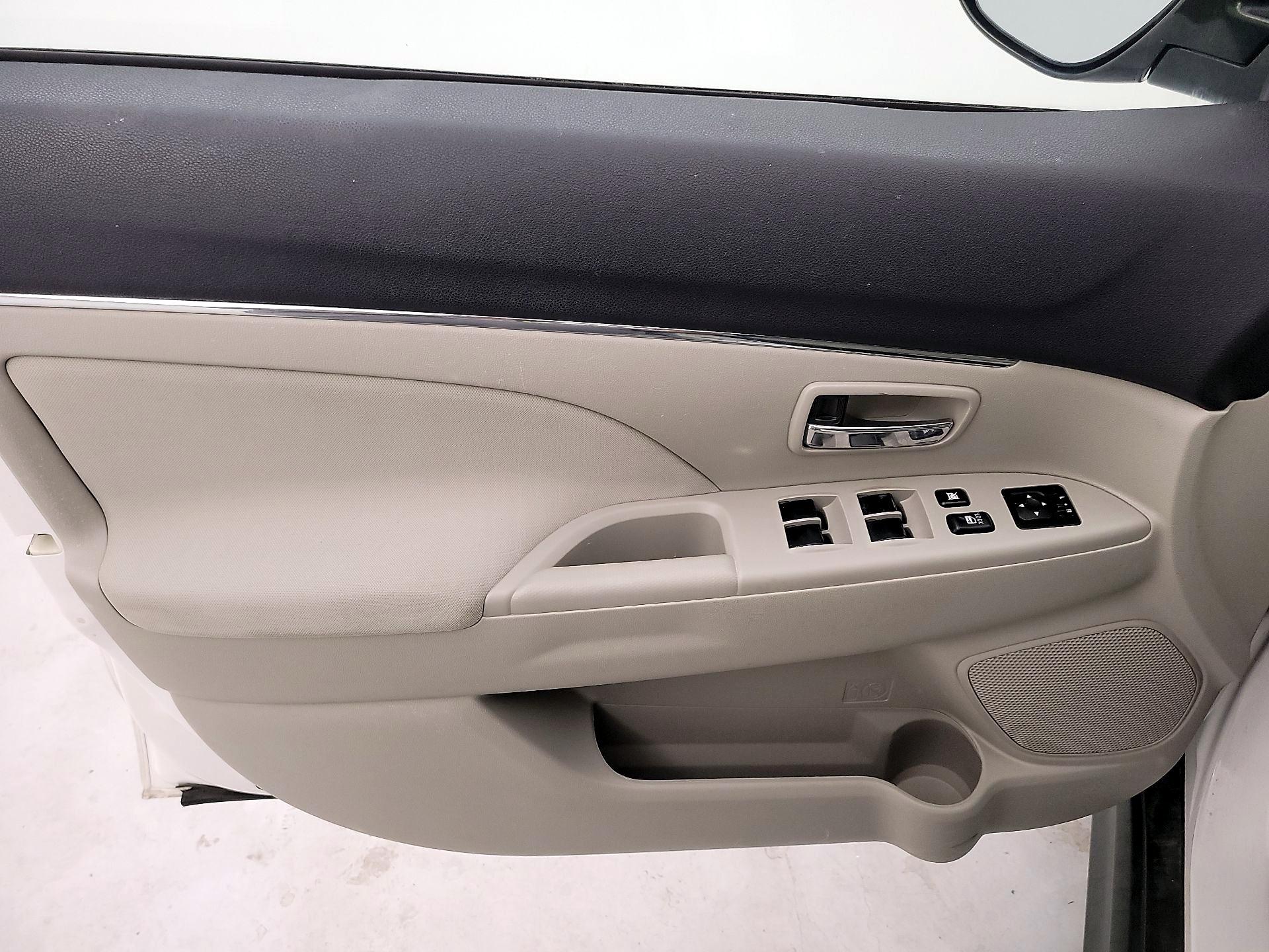 Thumbnail: 2017 Mitsubishi Outlander Sport - 12