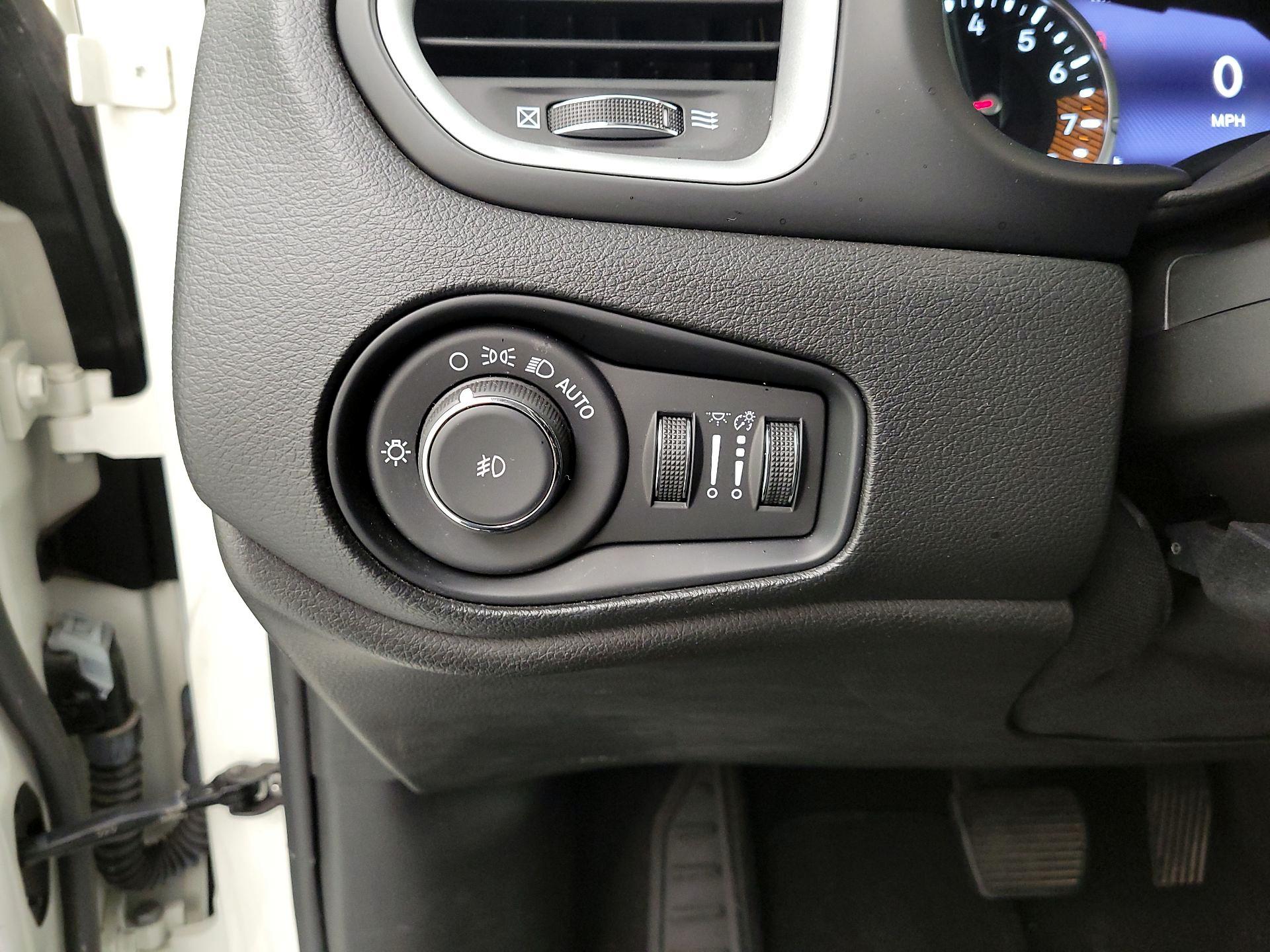 Thumbnail: 2021 Jeep Renegade - 13