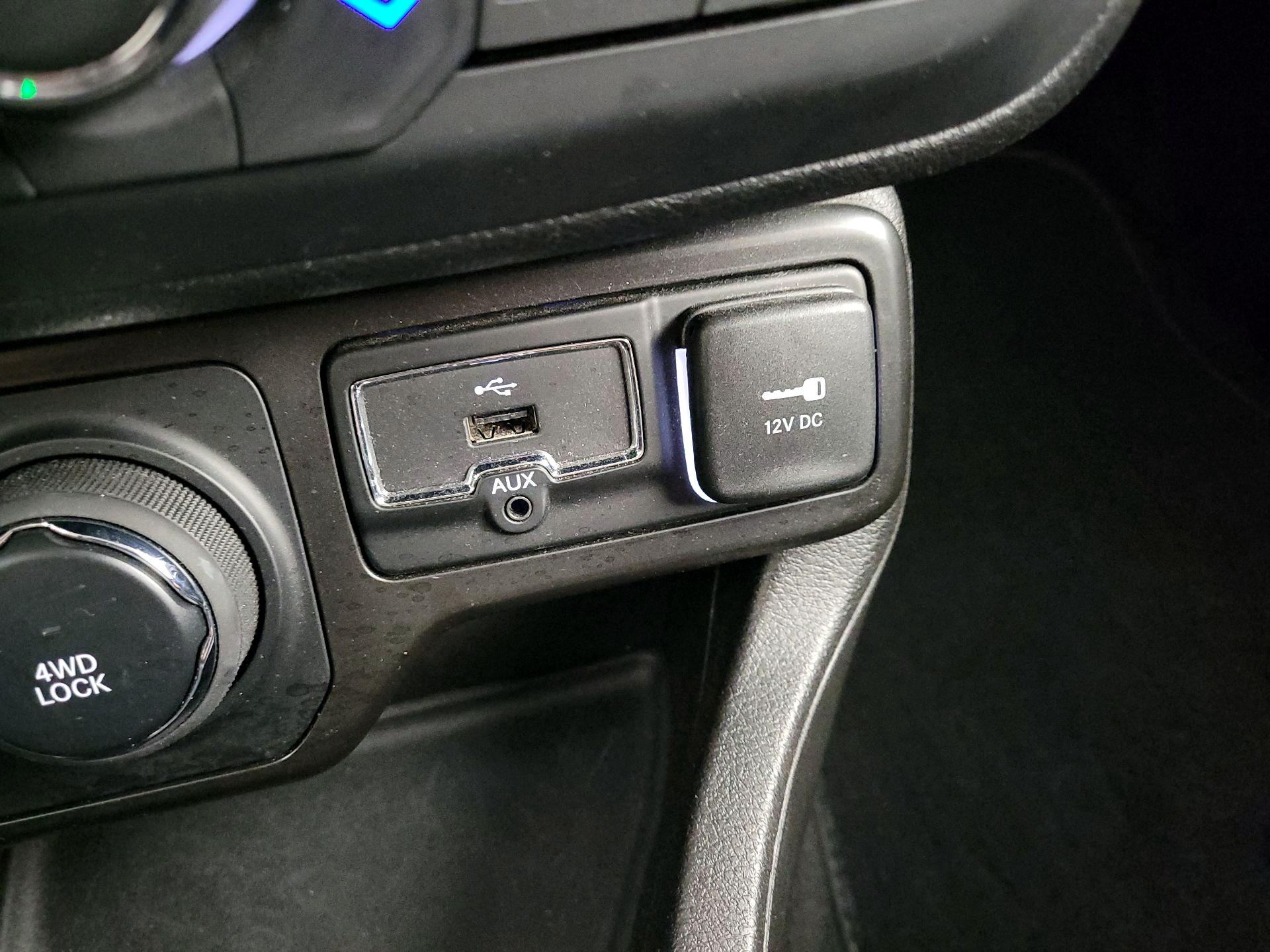 Thumbnail: 2021 Jeep Renegade - 18