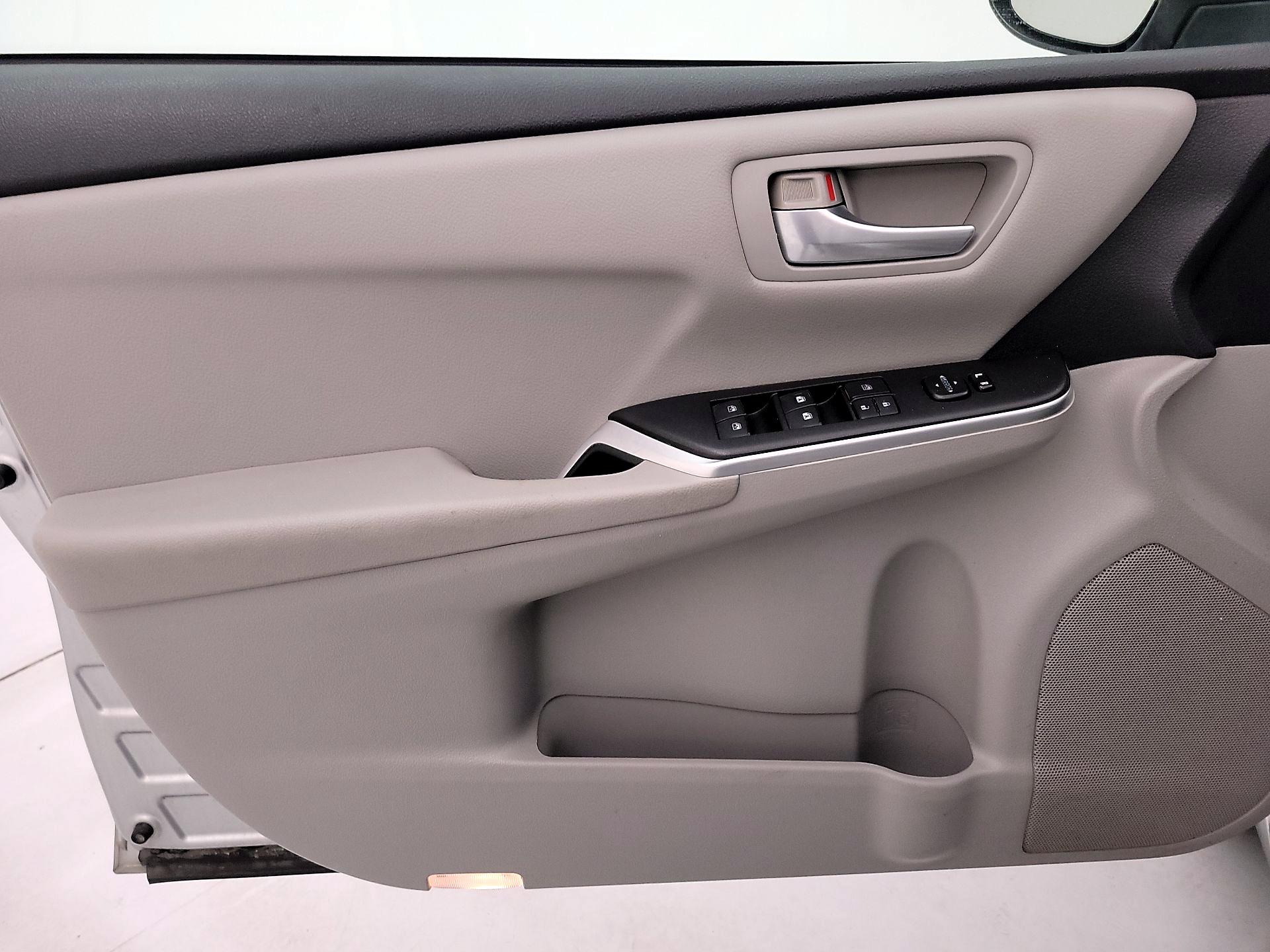 Thumbnail: 2015 Toyota Camry - 12