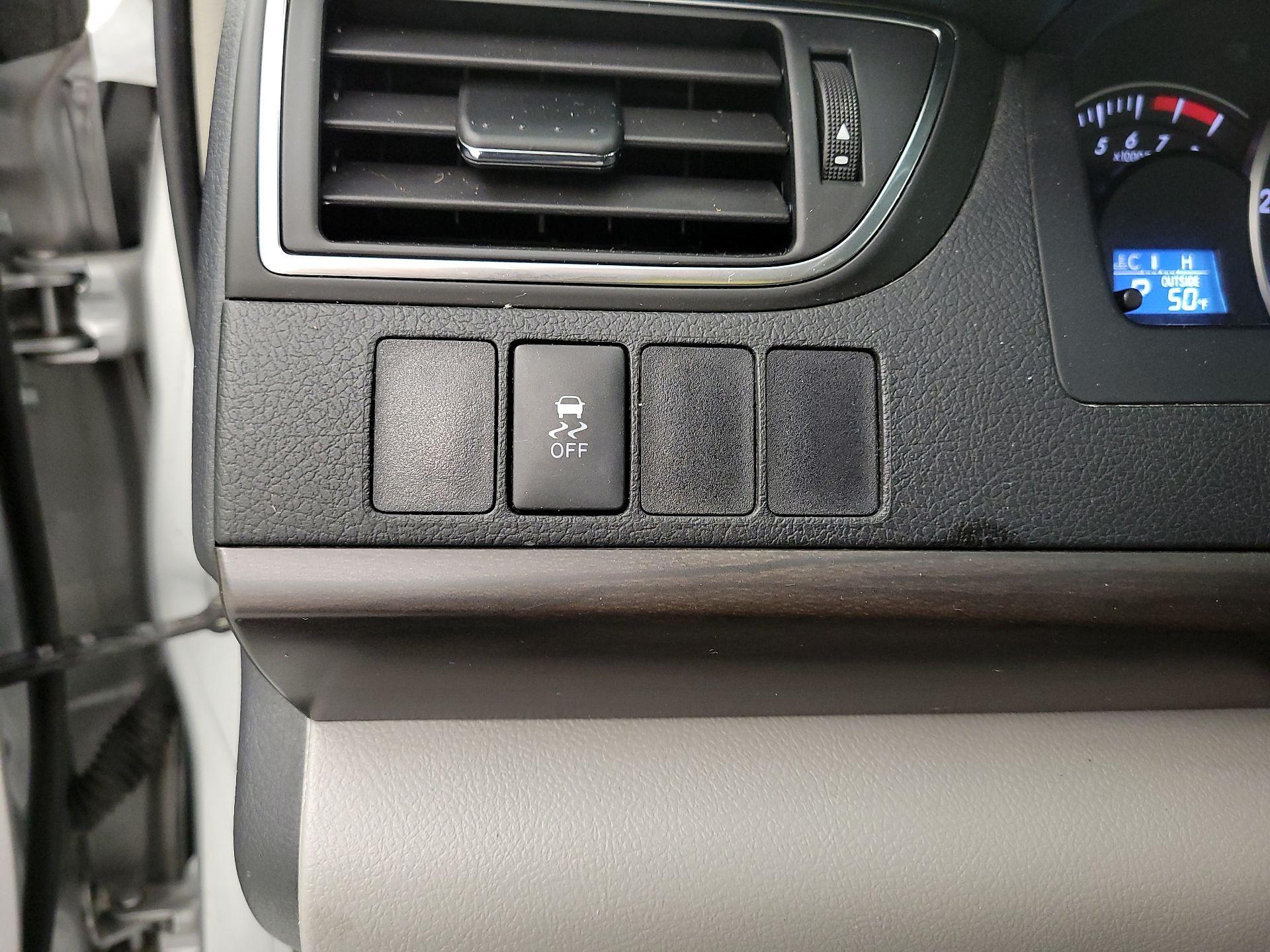 Thumbnail: 2015 Toyota Camry - 13