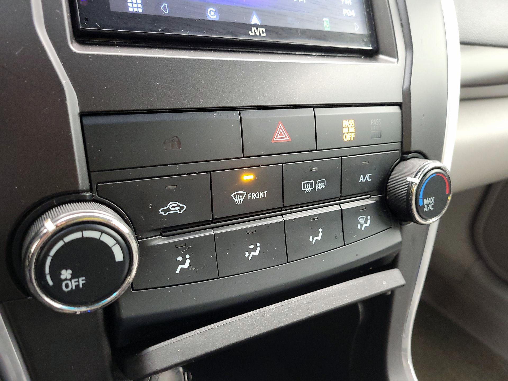 Thumbnail: 2015 Toyota Camry - 16