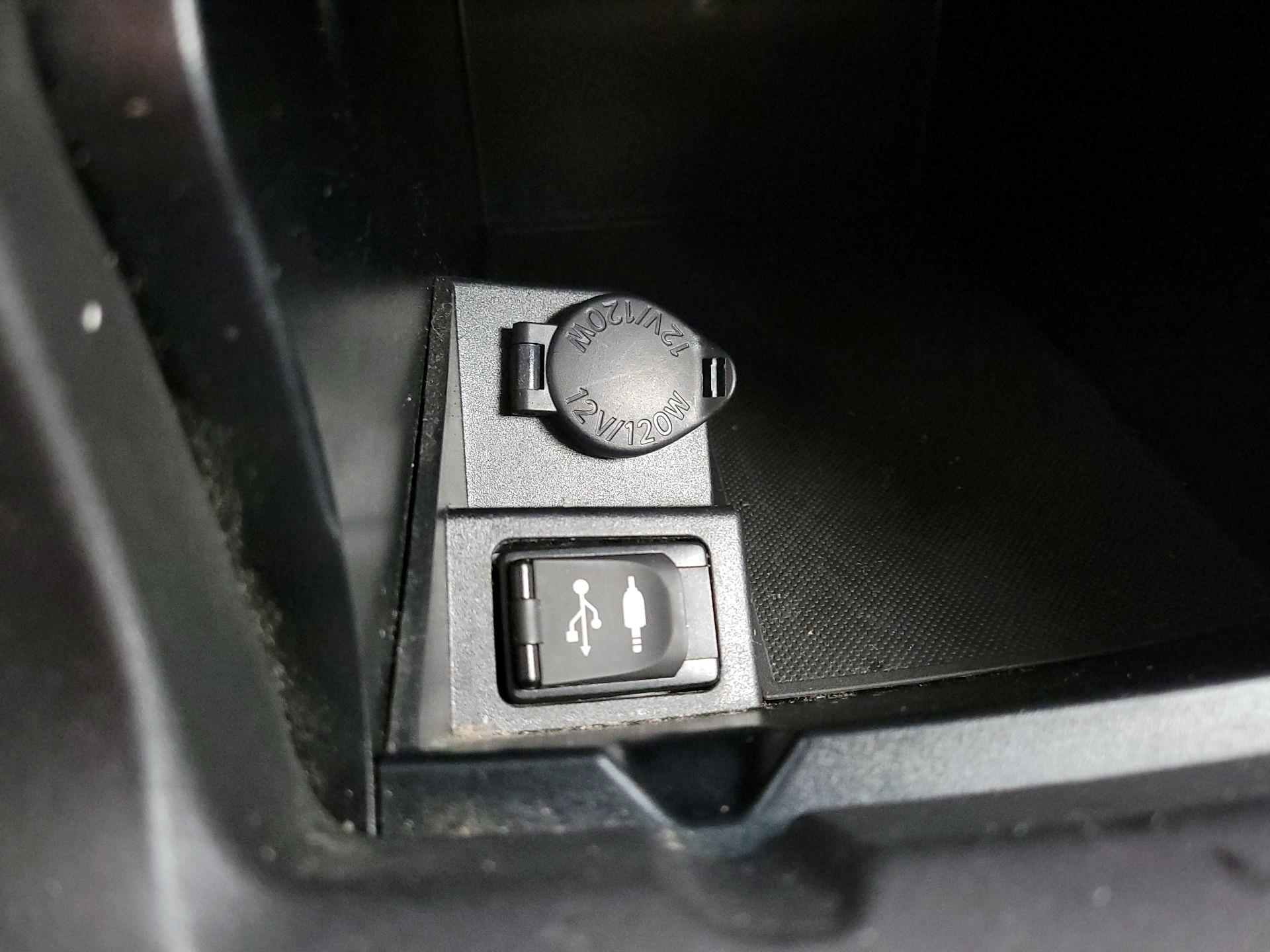 Thumbnail: 2015 Toyota Camry - 18