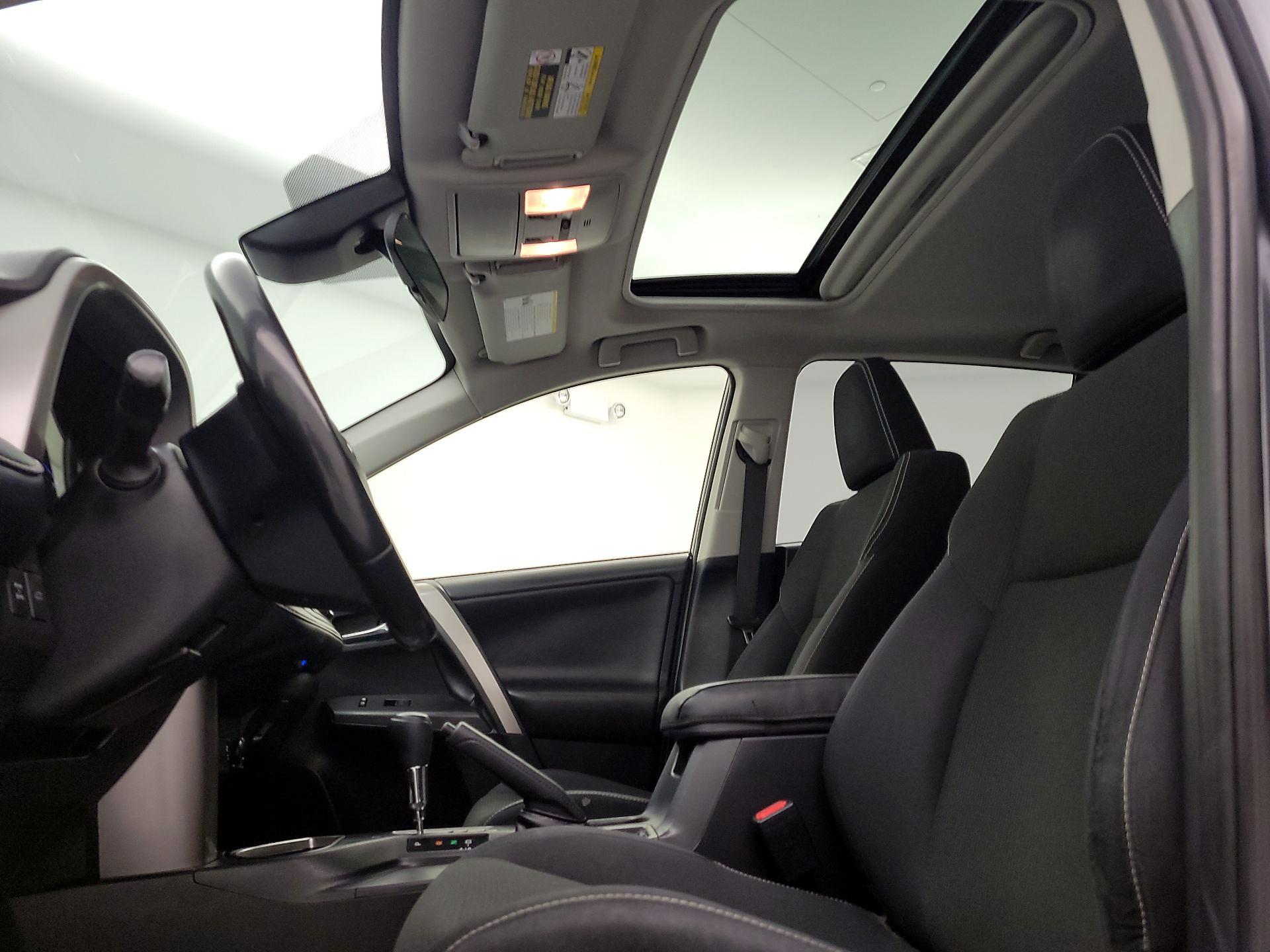 Thumbnail: 2018 Toyota RAV4 - 19