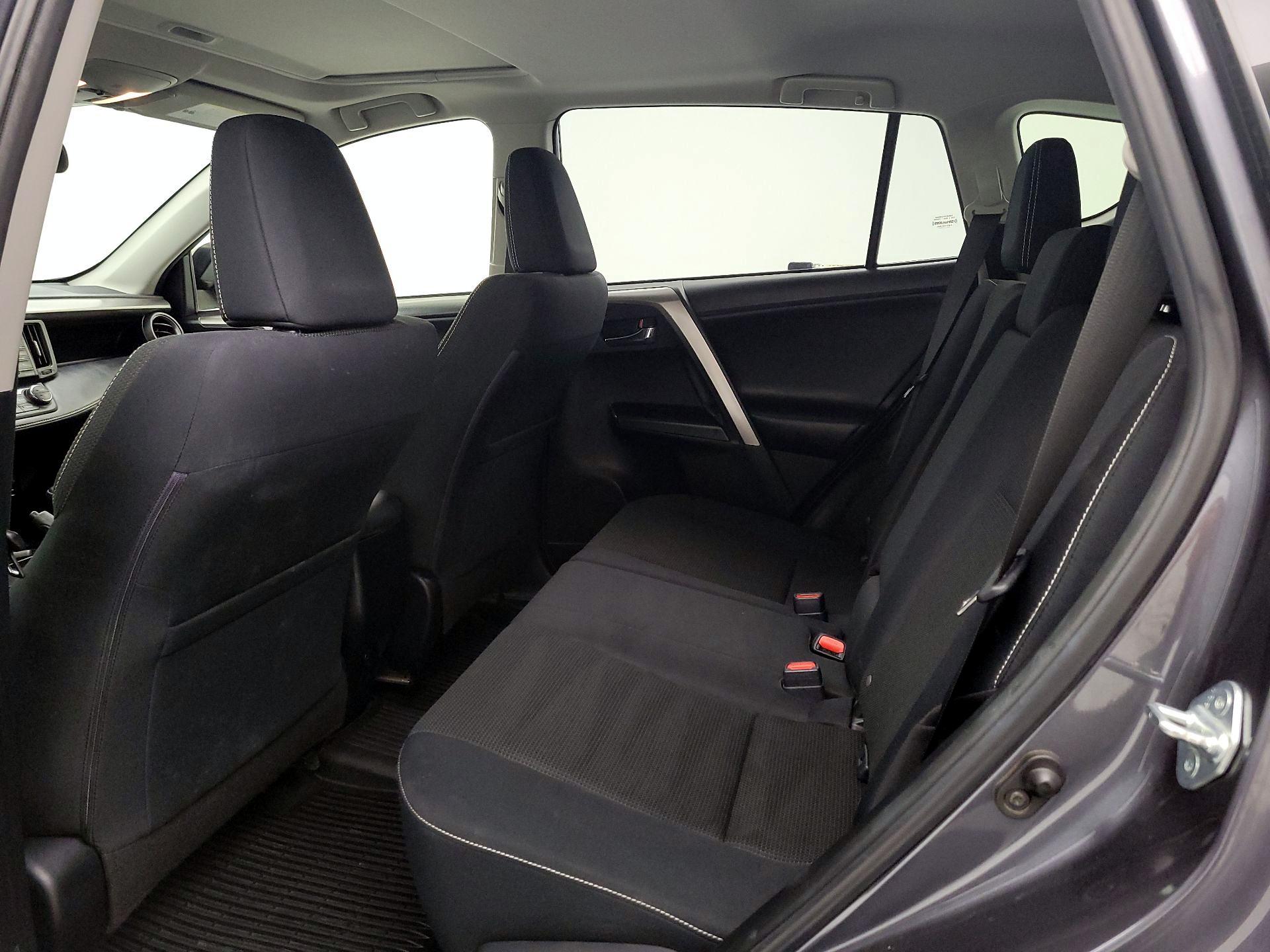 Thumbnail: 2018 Toyota RAV4 - 20