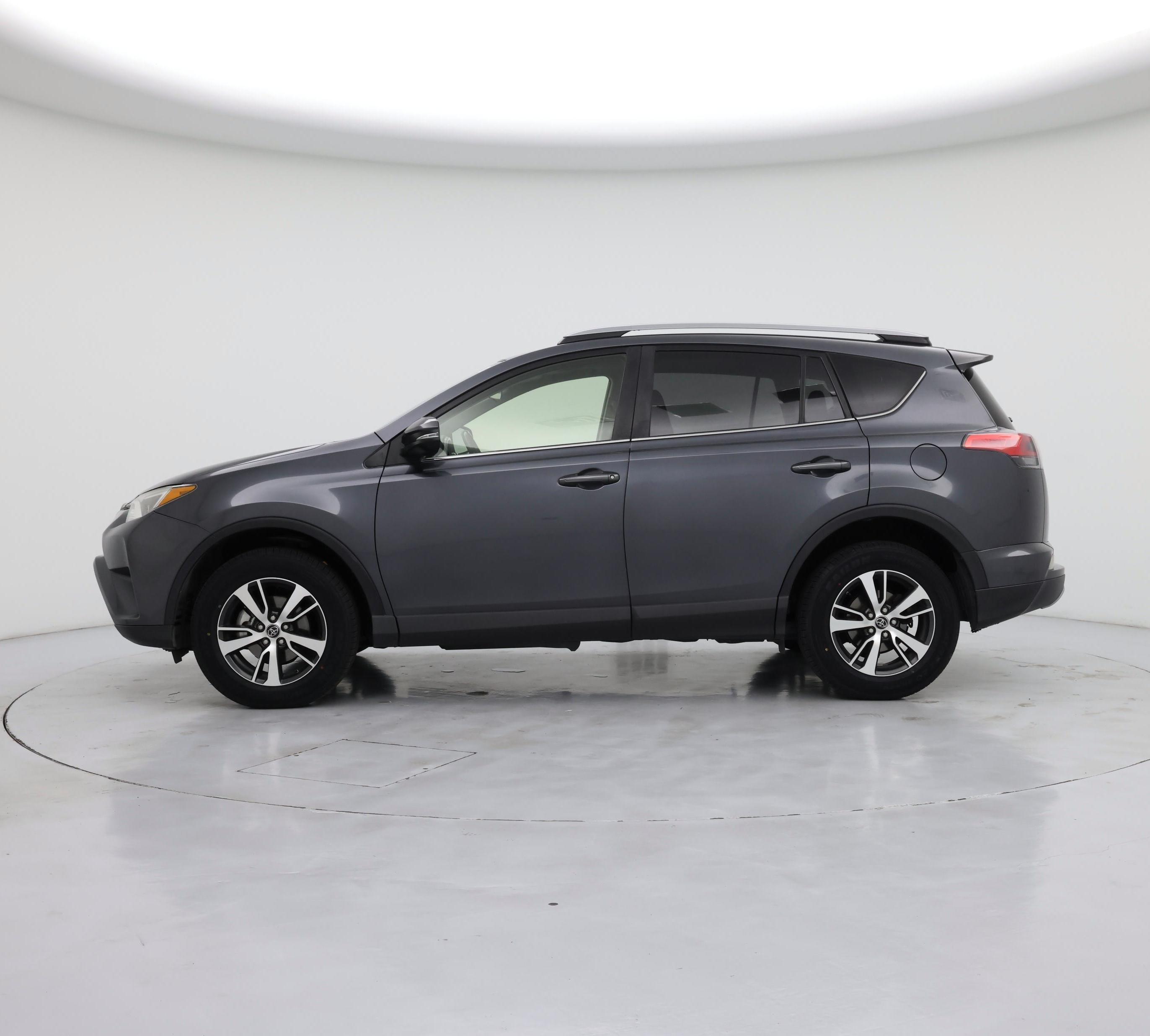 Thumbnail: 2018 Toyota RAV4 - 3