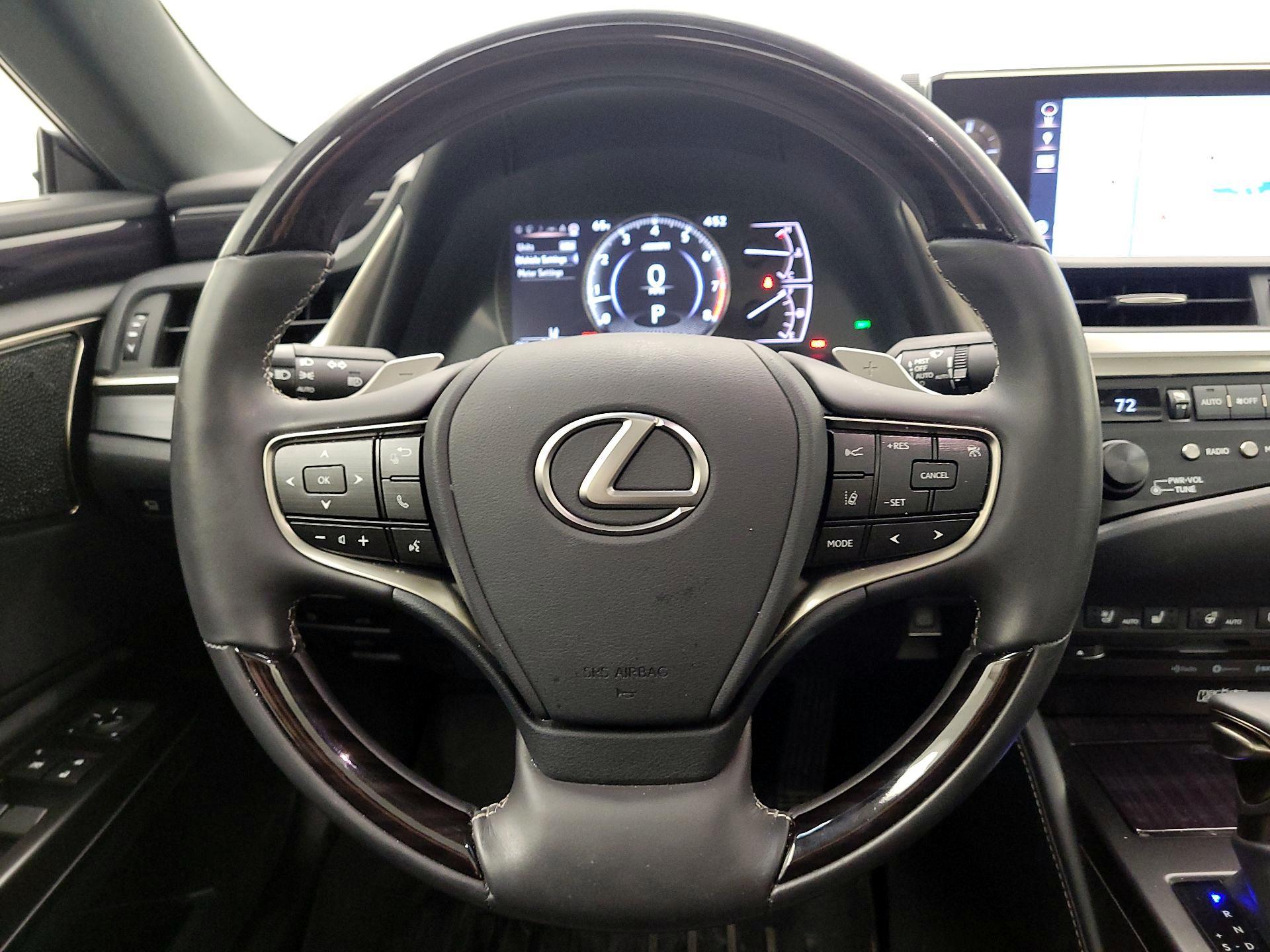 Thumbnail: 2019 Lexus ES - 10