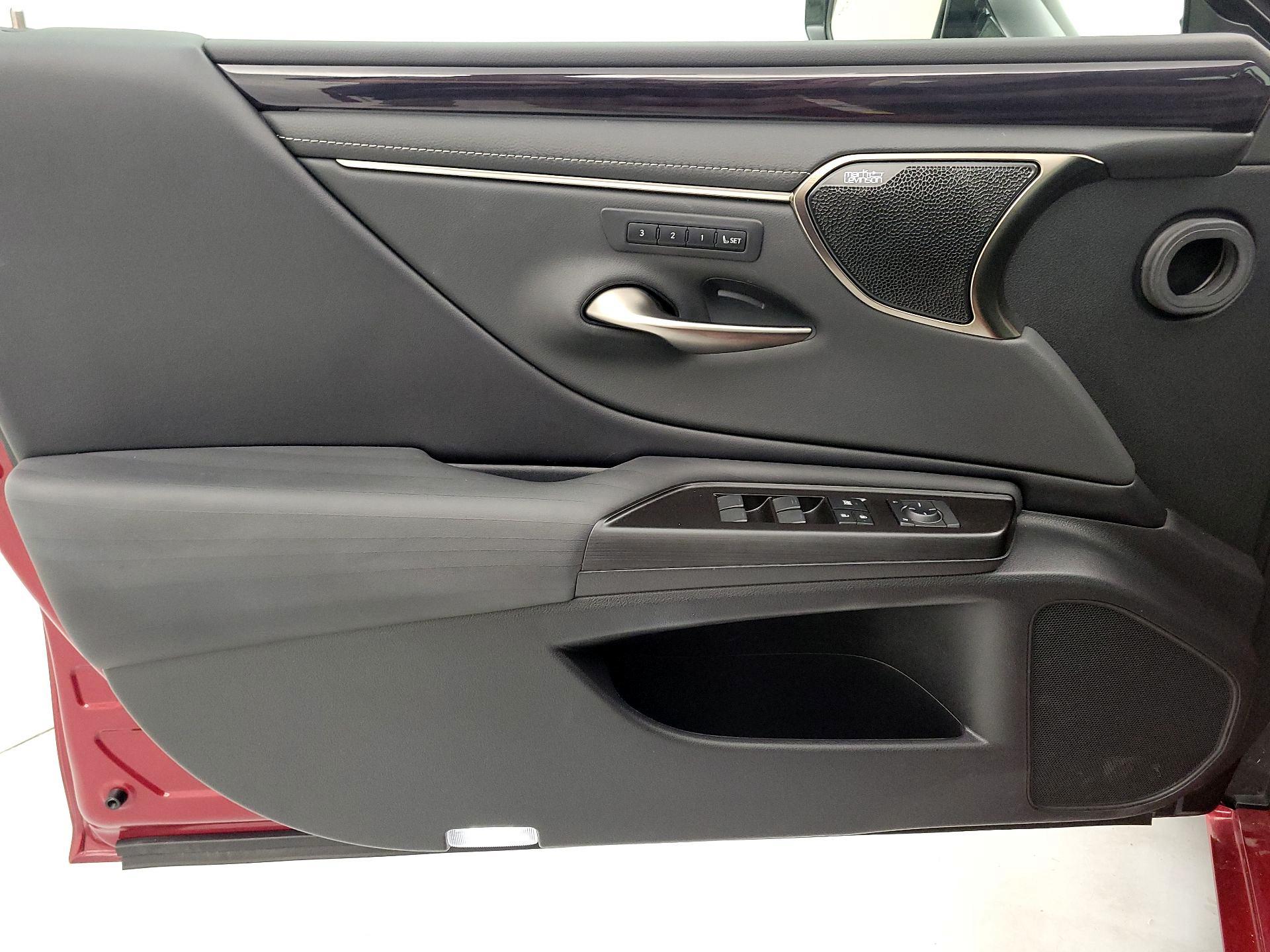 Thumbnail: 2019 Lexus ES - 12