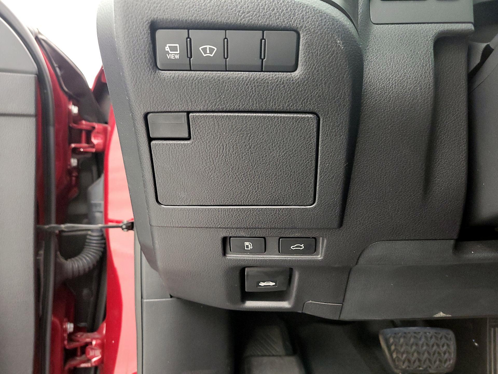 Thumbnail: 2019 Lexus ES - 13