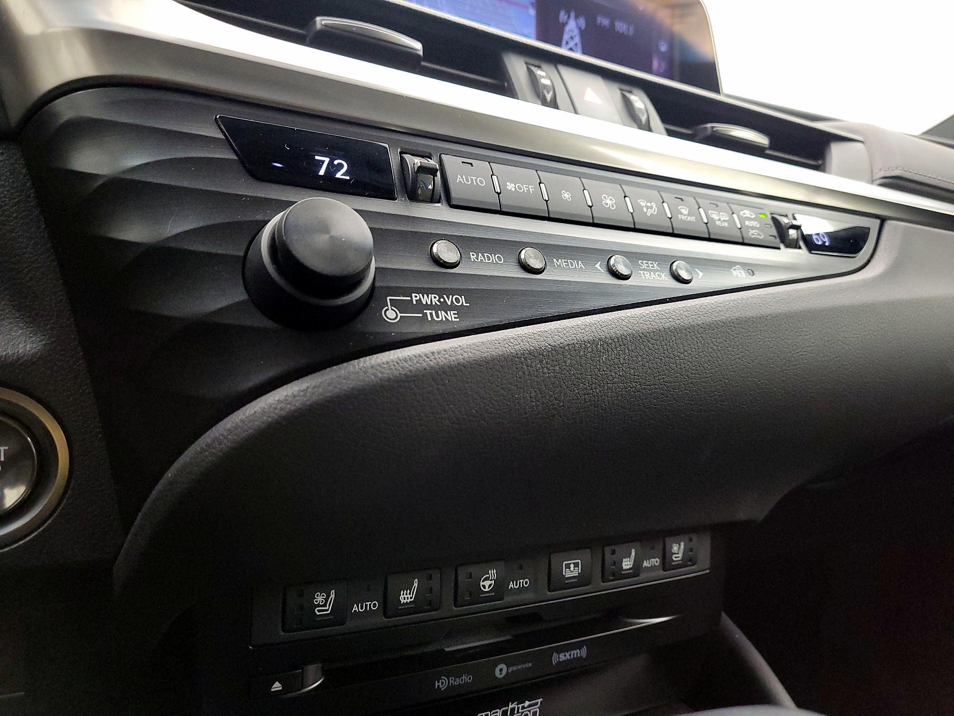 Thumbnail: 2019 Lexus ES - 17