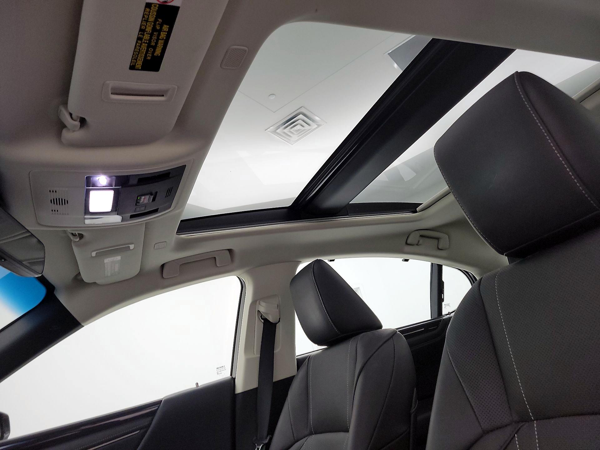 Thumbnail: 2019 Lexus ES - 20