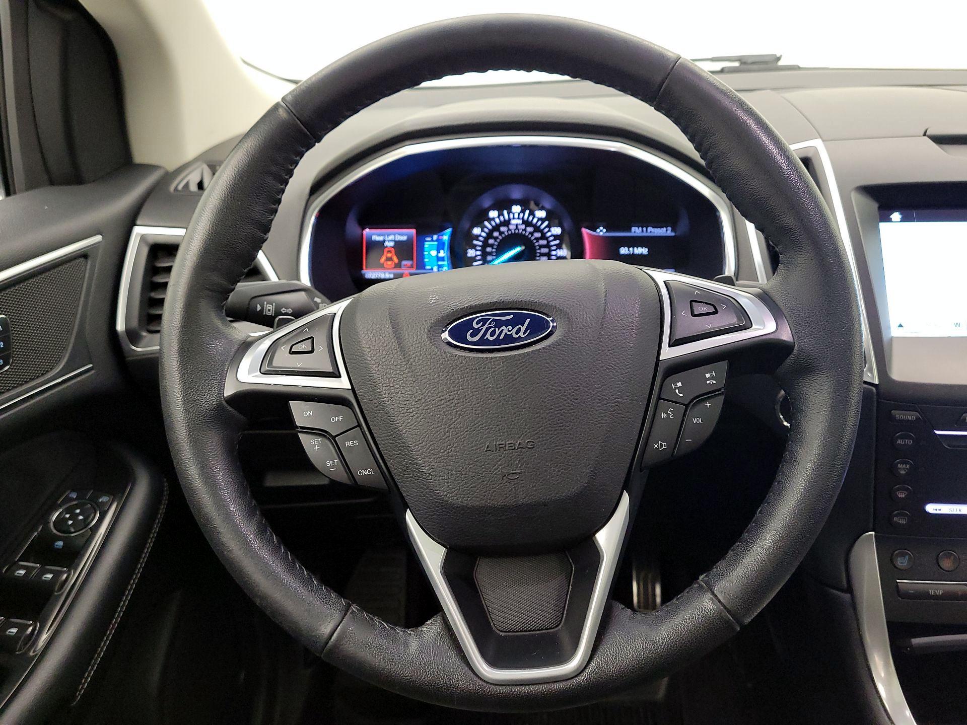 Thumbnail: 2017 Ford Edge - 10