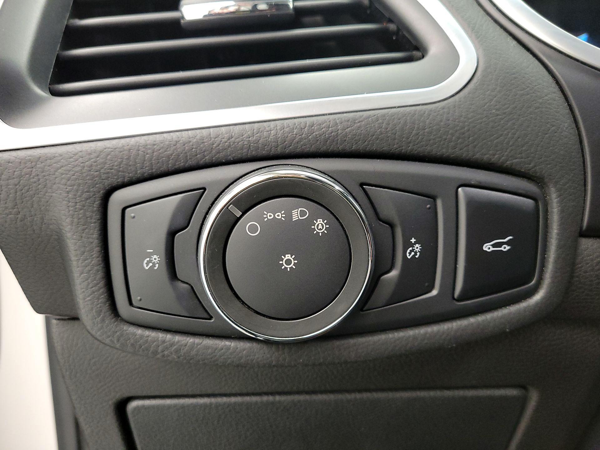 Thumbnail: 2017 Ford Edge - 13