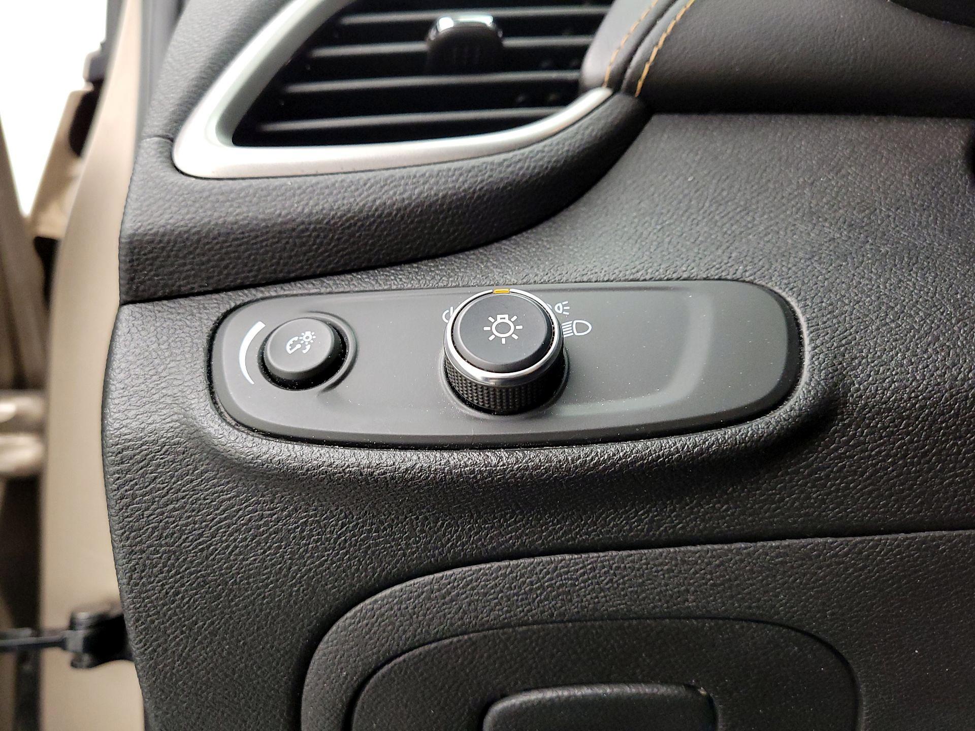 Thumbnail: 2018 Chevrolet Trax - 13