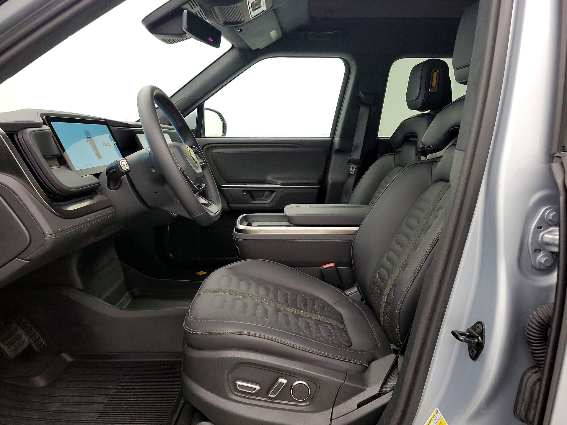 Thumbnail: 2025 Rivian R1S - 11