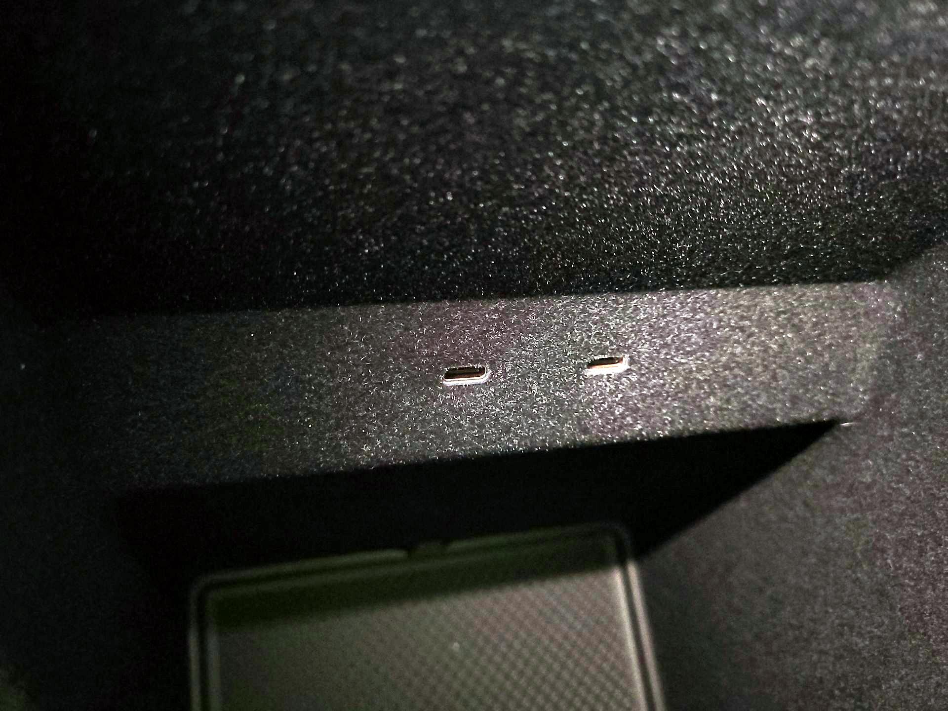 Thumbnail: 2025 Rivian R1S - 17