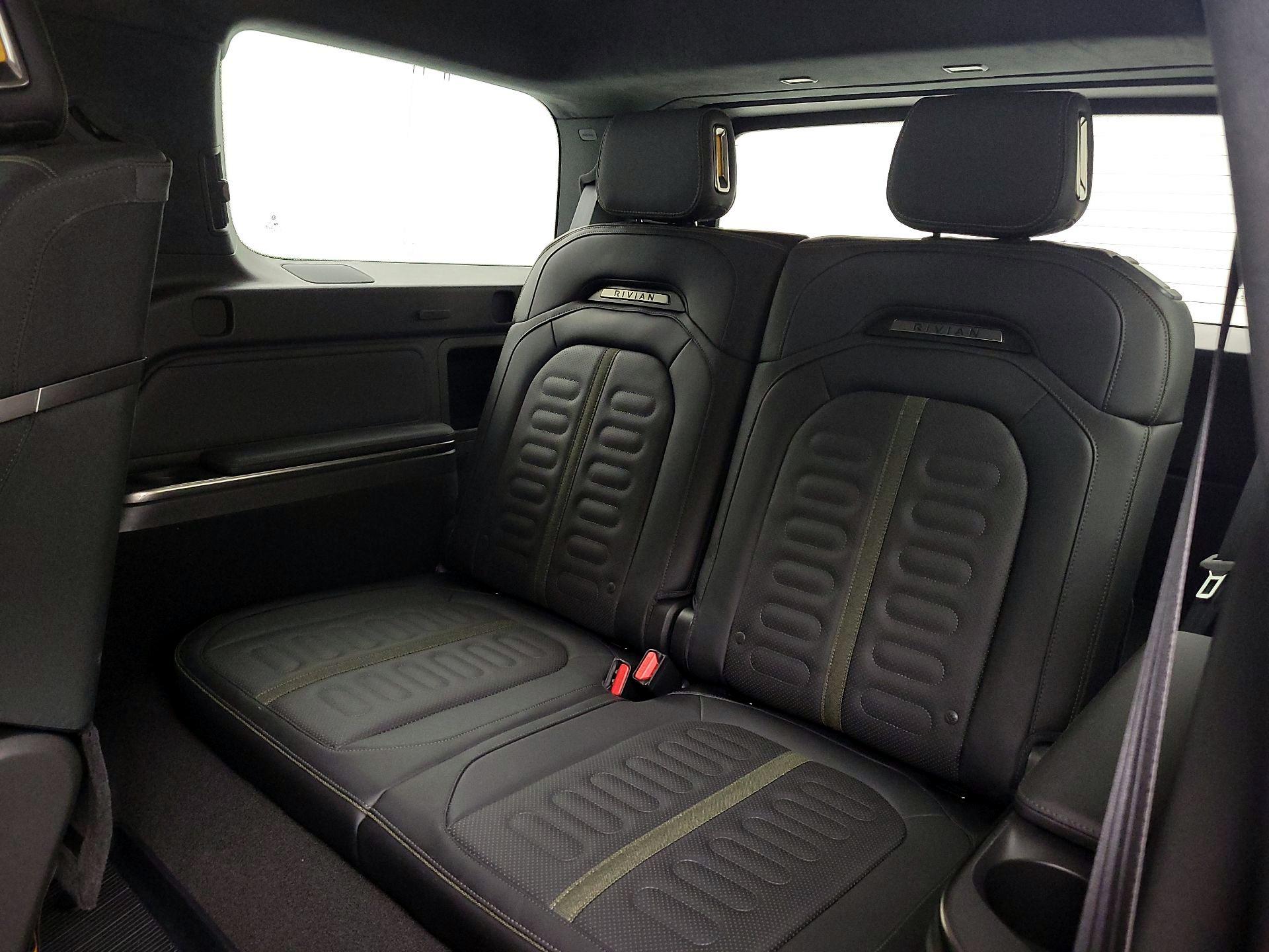 Thumbnail: 2025 Rivian R1S - 20