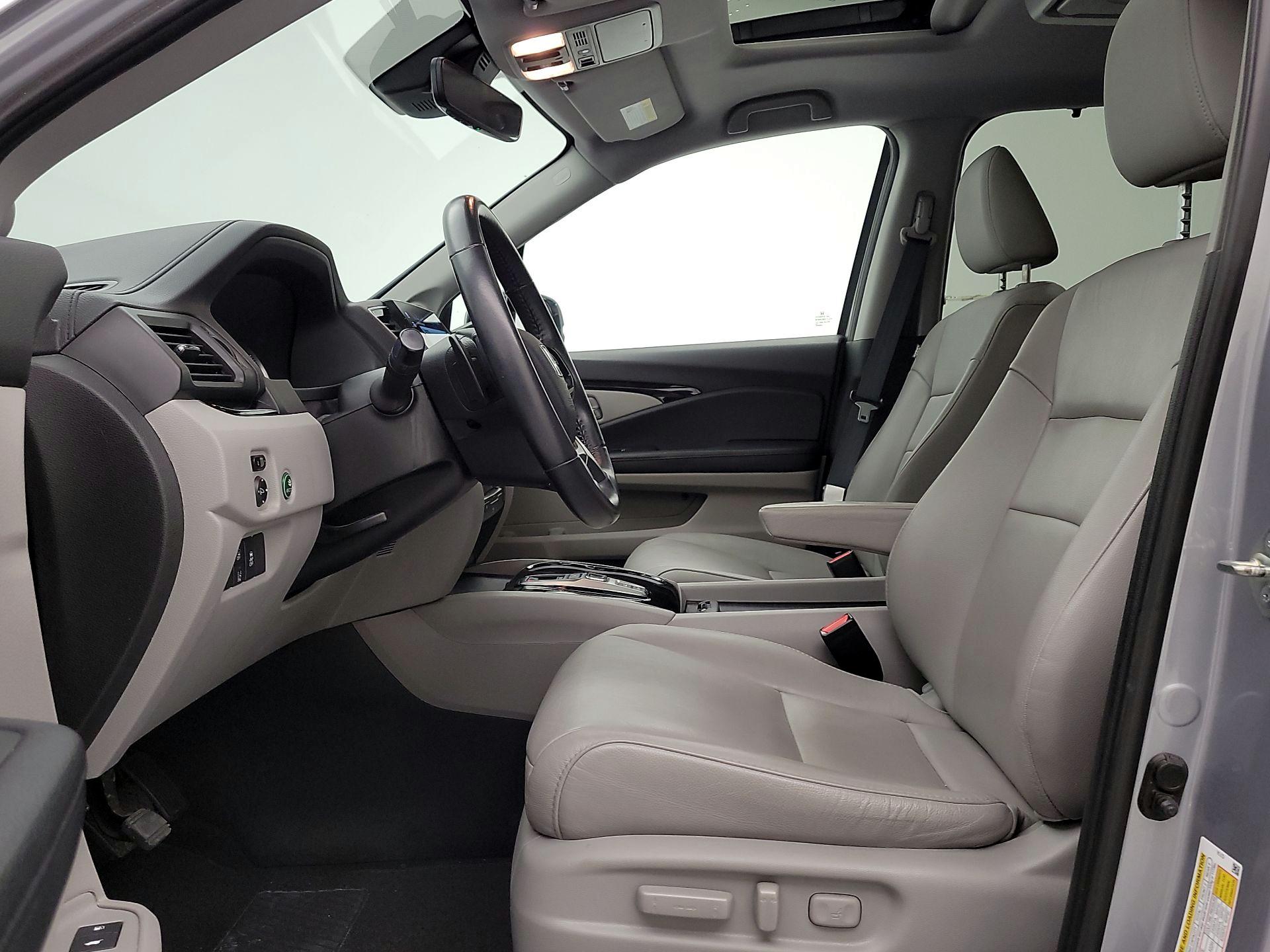 Thumbnail: 2019 Honda Pilot - 11