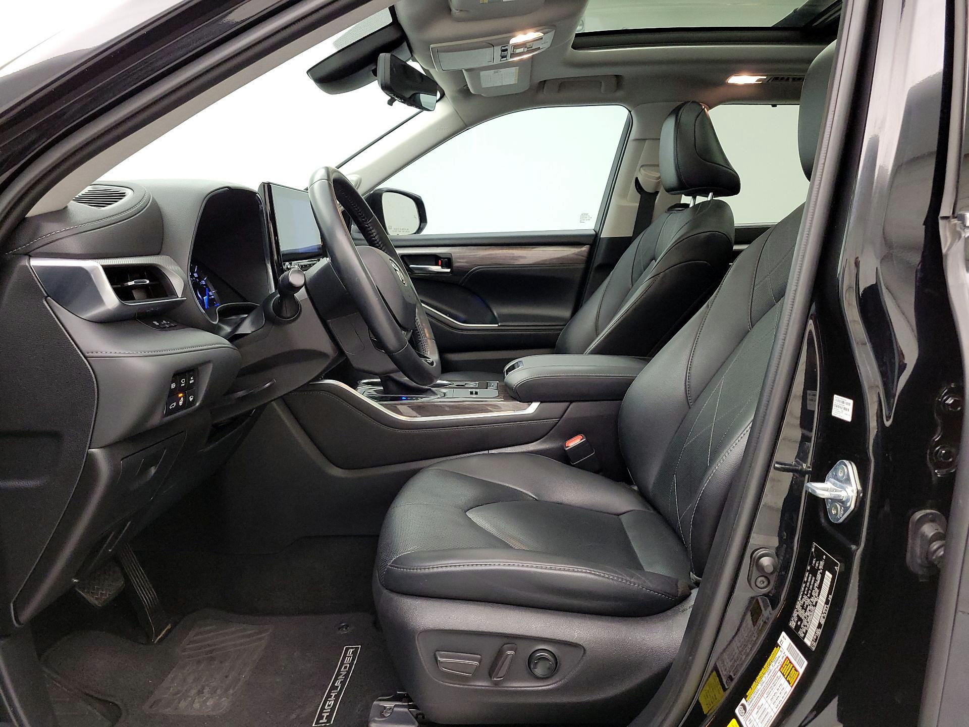 Thumbnail: 2021 Toyota Highlander - 11