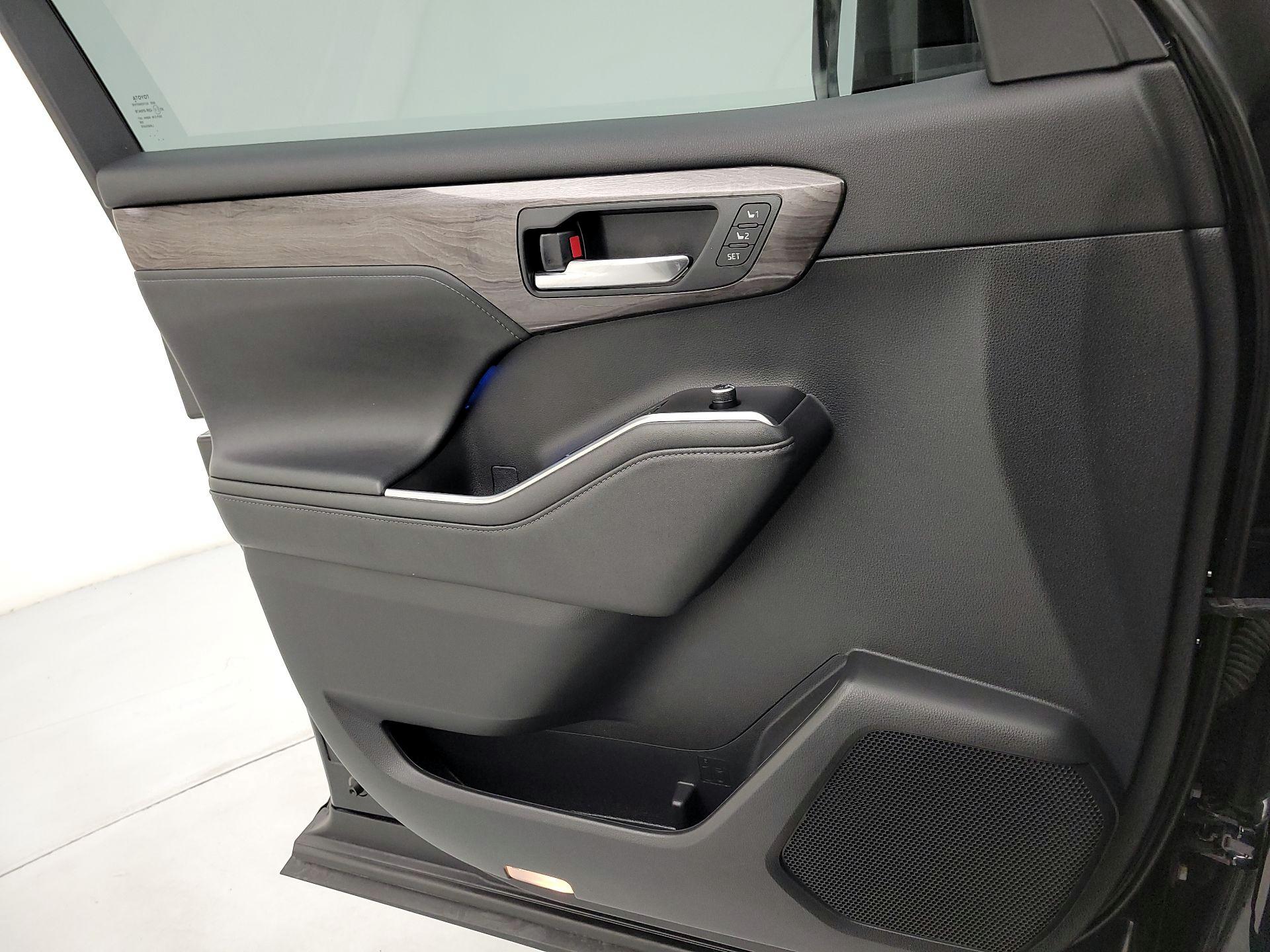 Thumbnail: 2021 Toyota Highlander - 12