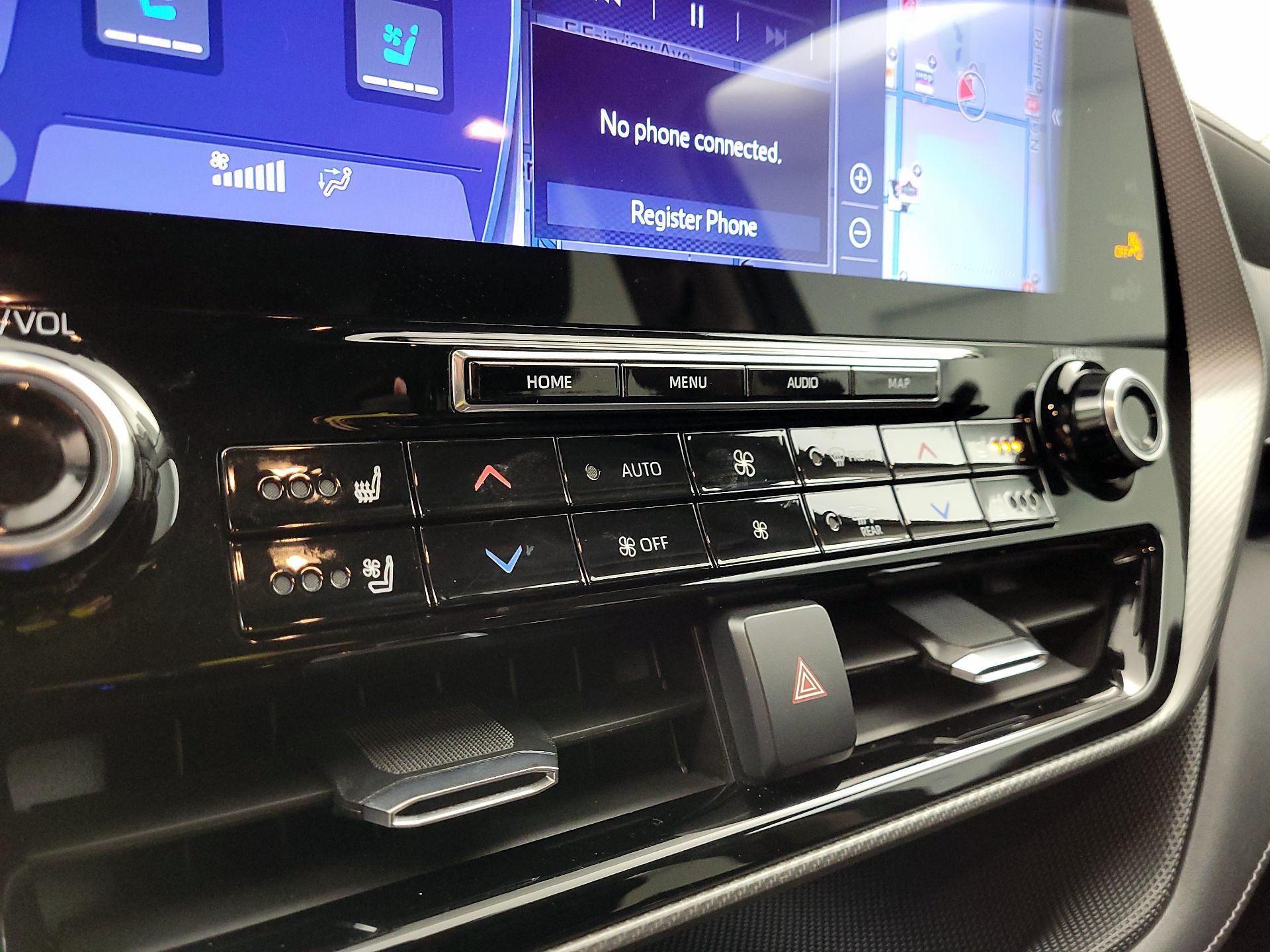 Thumbnail: 2021 Toyota Highlander - 17