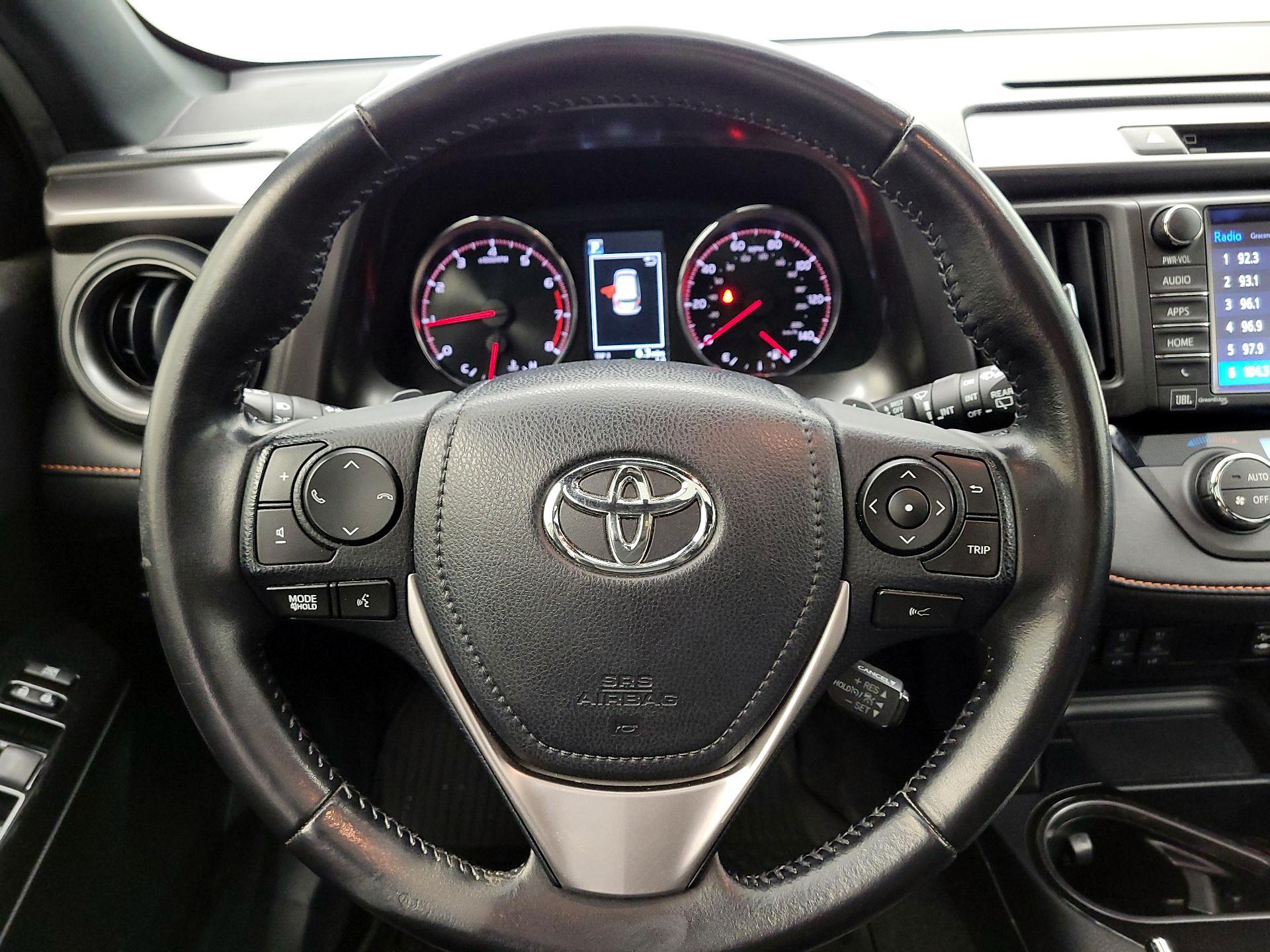 Thumbnail: 2016 Toyota RAV4 - 10