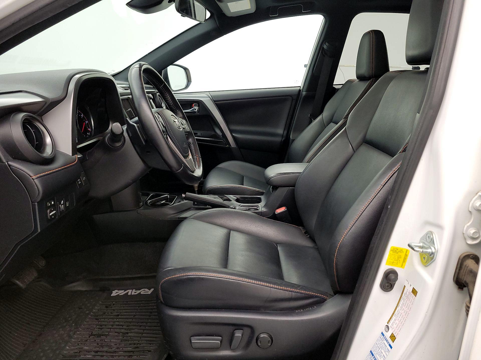 Thumbnail: 2016 Toyota RAV4 - 11