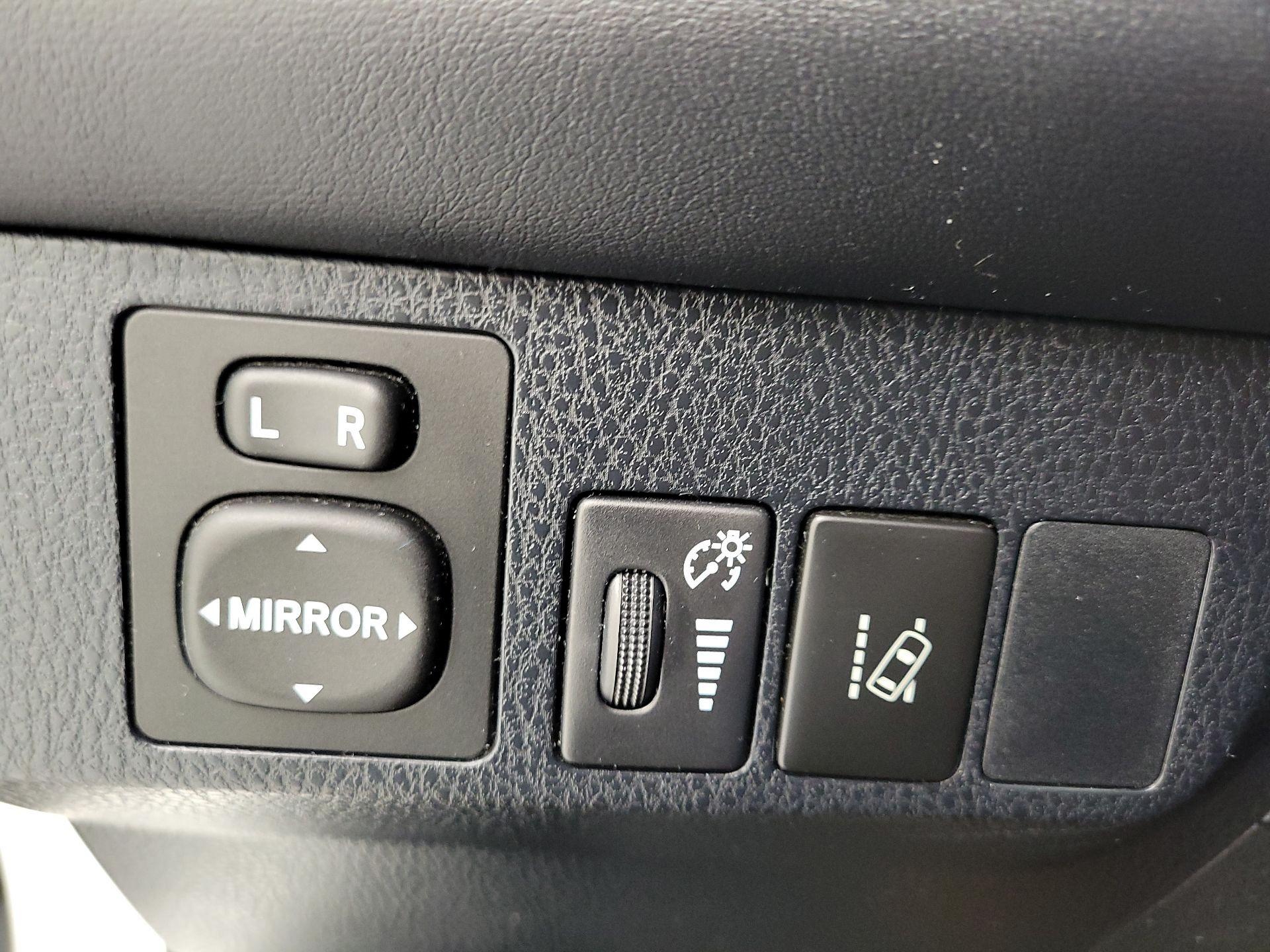 Thumbnail: 2016 Toyota RAV4 - 13