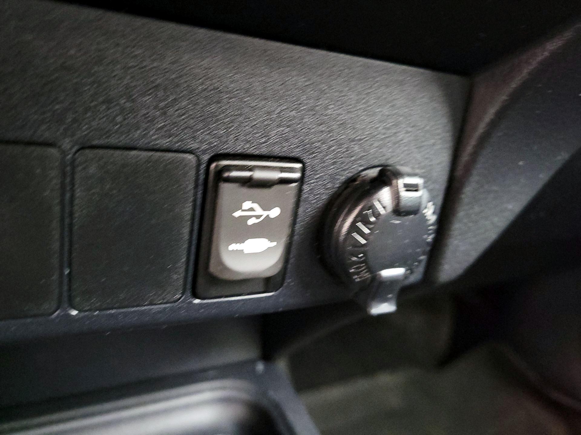 Thumbnail: 2016 Toyota RAV4 - 18