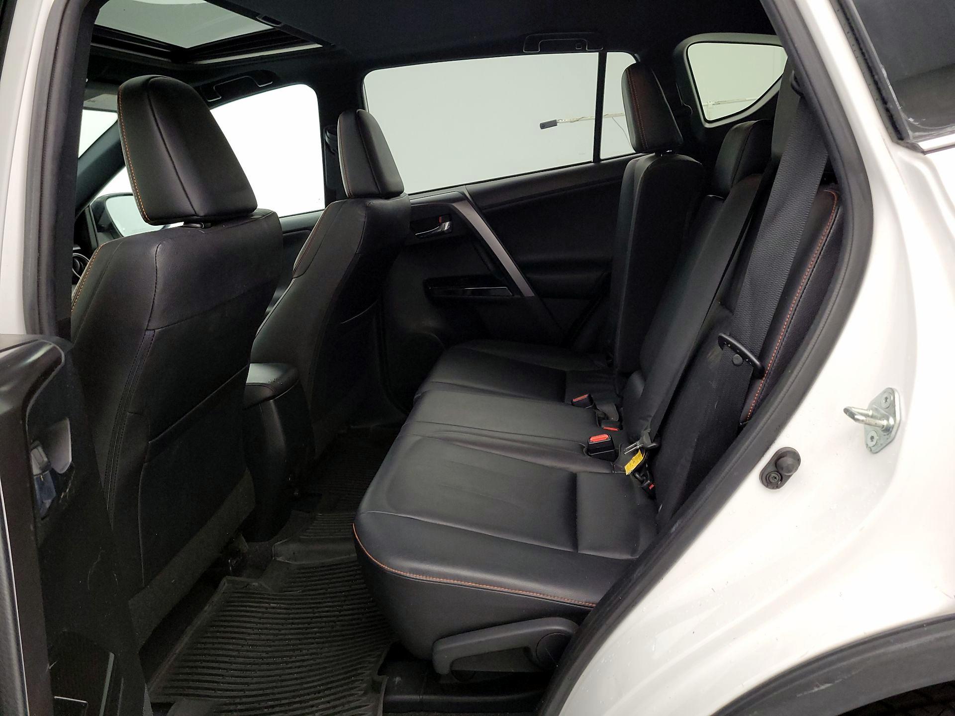 Thumbnail: 2016 Toyota RAV4 - 20