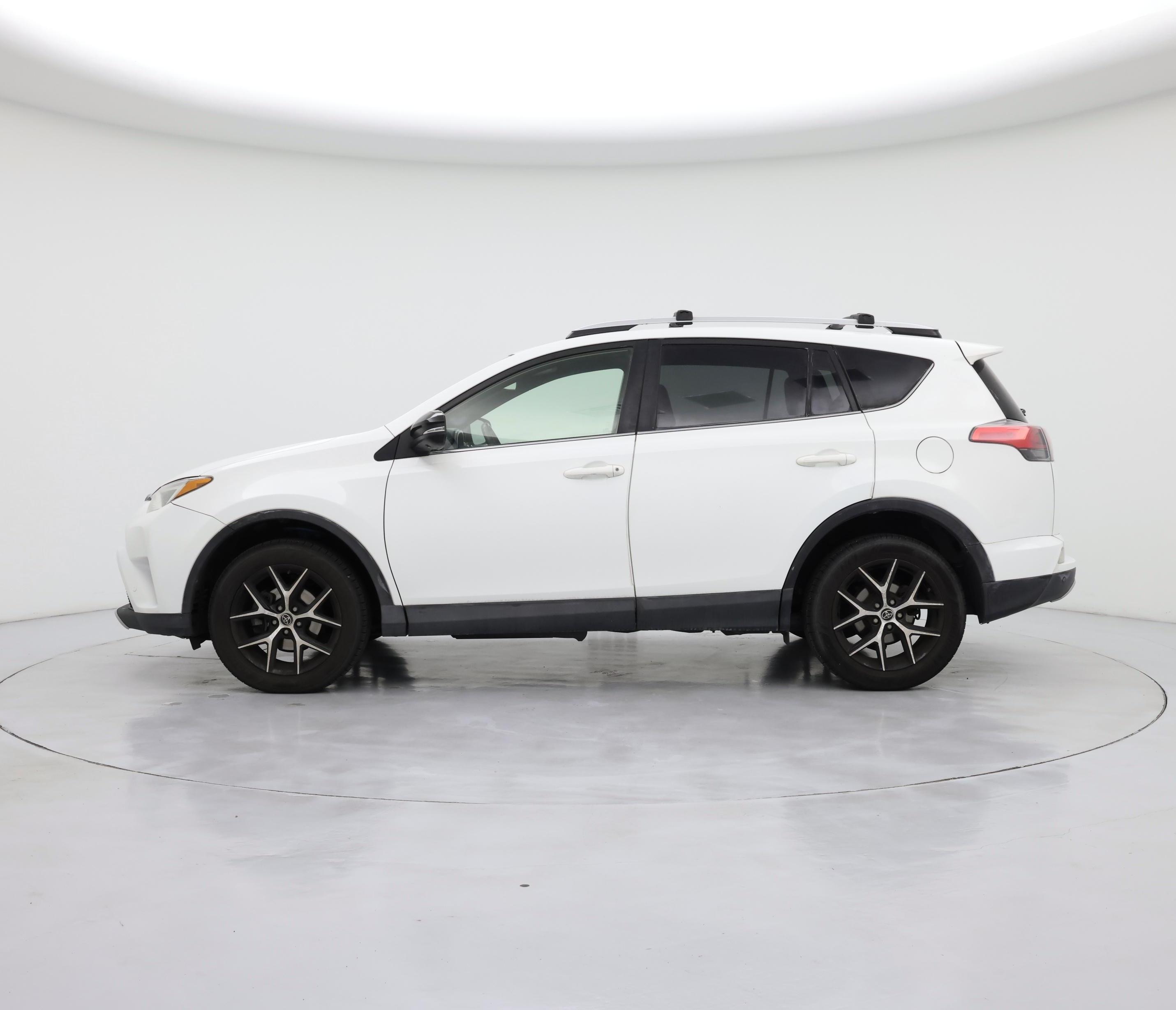 Thumbnail: 2016 Toyota RAV4 - 3