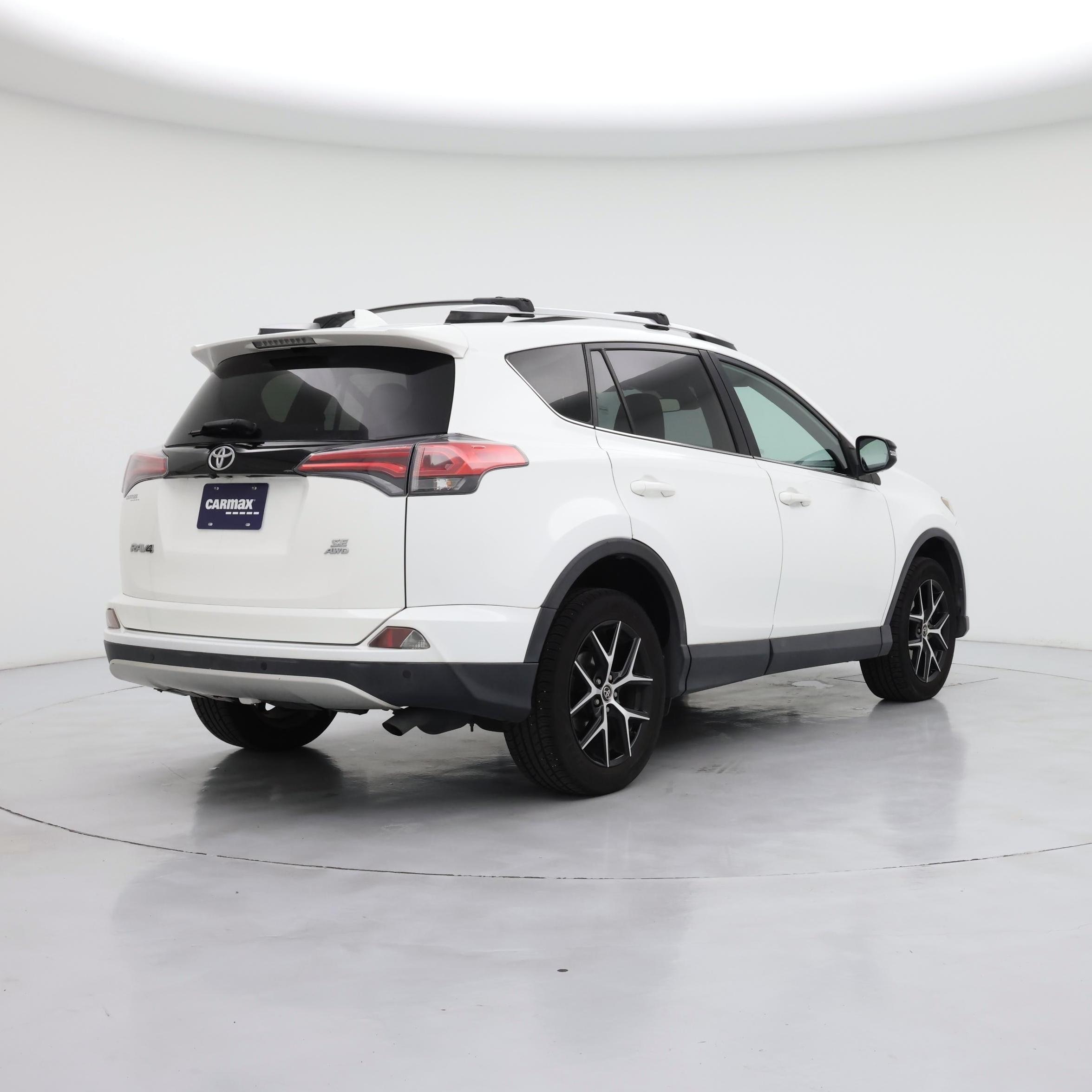 Thumbnail: 2016 Toyota RAV4 - 8
