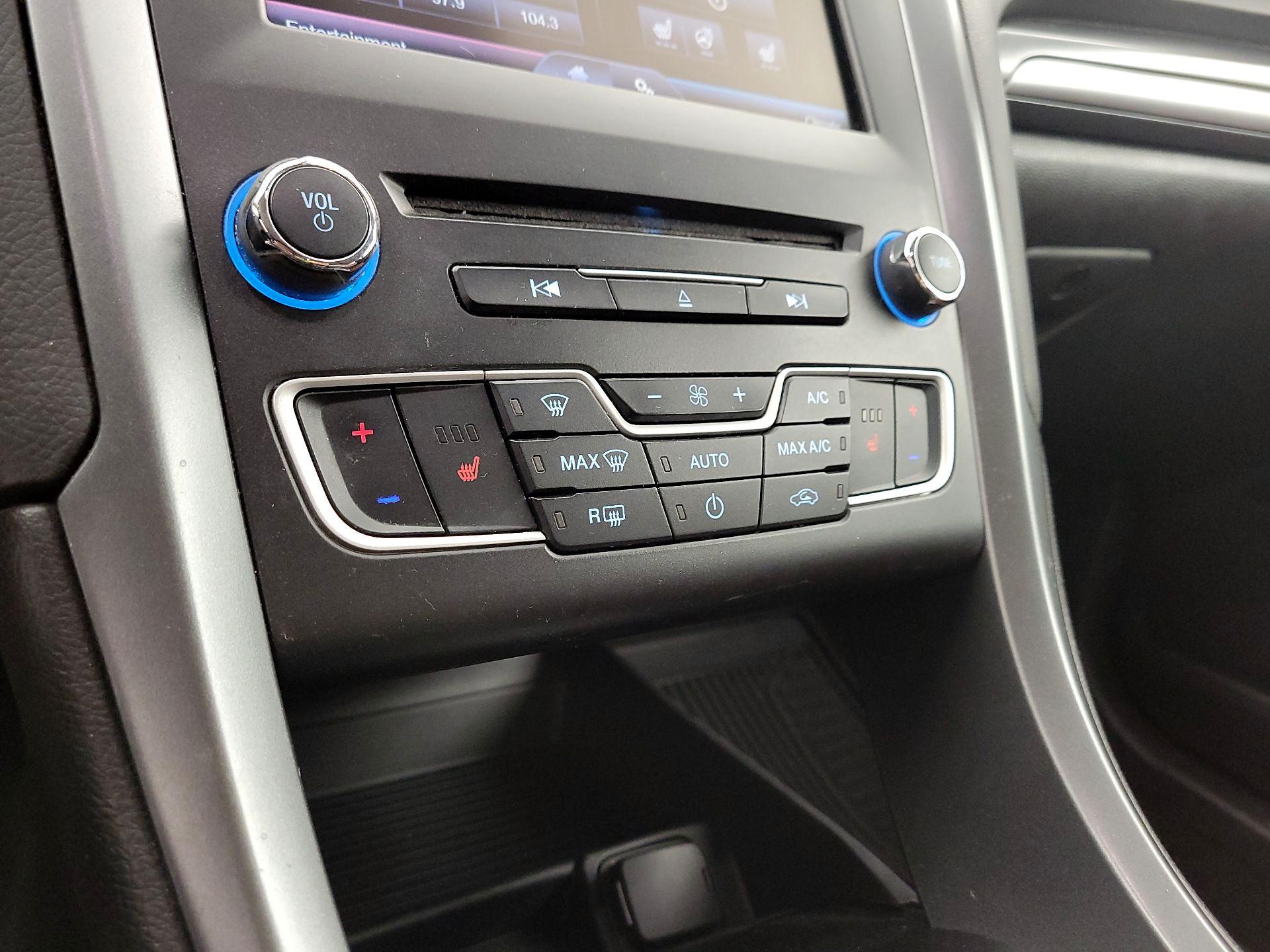 Thumbnail: 2016 Ford Fusion - 16