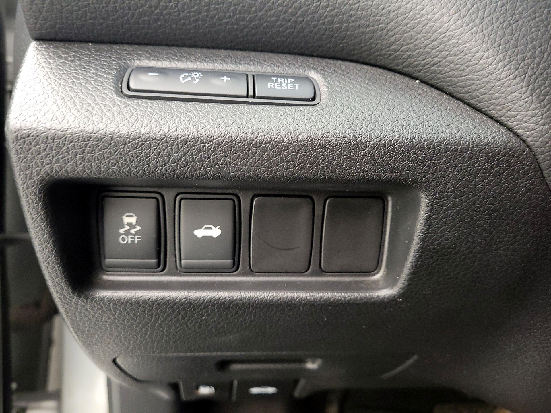 Thumbnail: 2014 Nissan Altima - 13