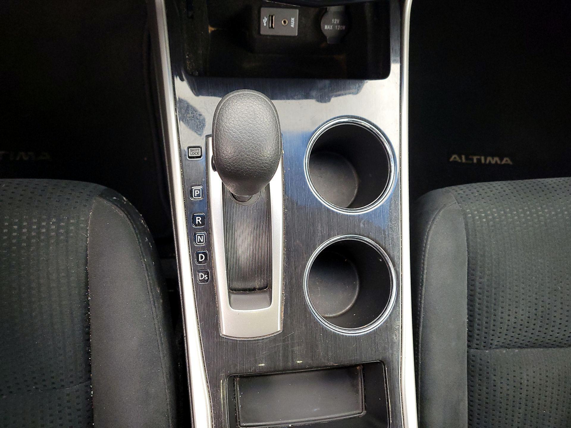 Thumbnail: 2014 Nissan Altima - 17