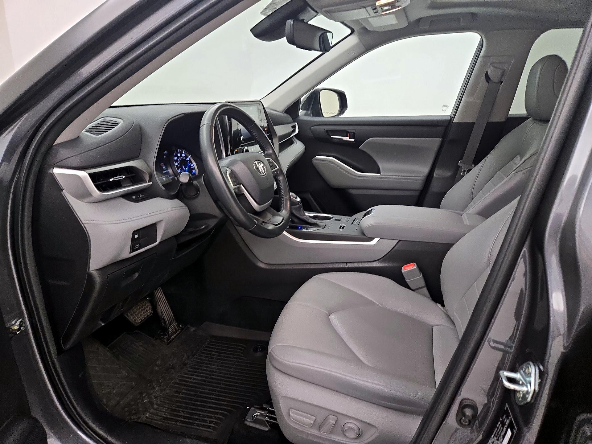 Thumbnail: 2022 Toyota Highlander - 11