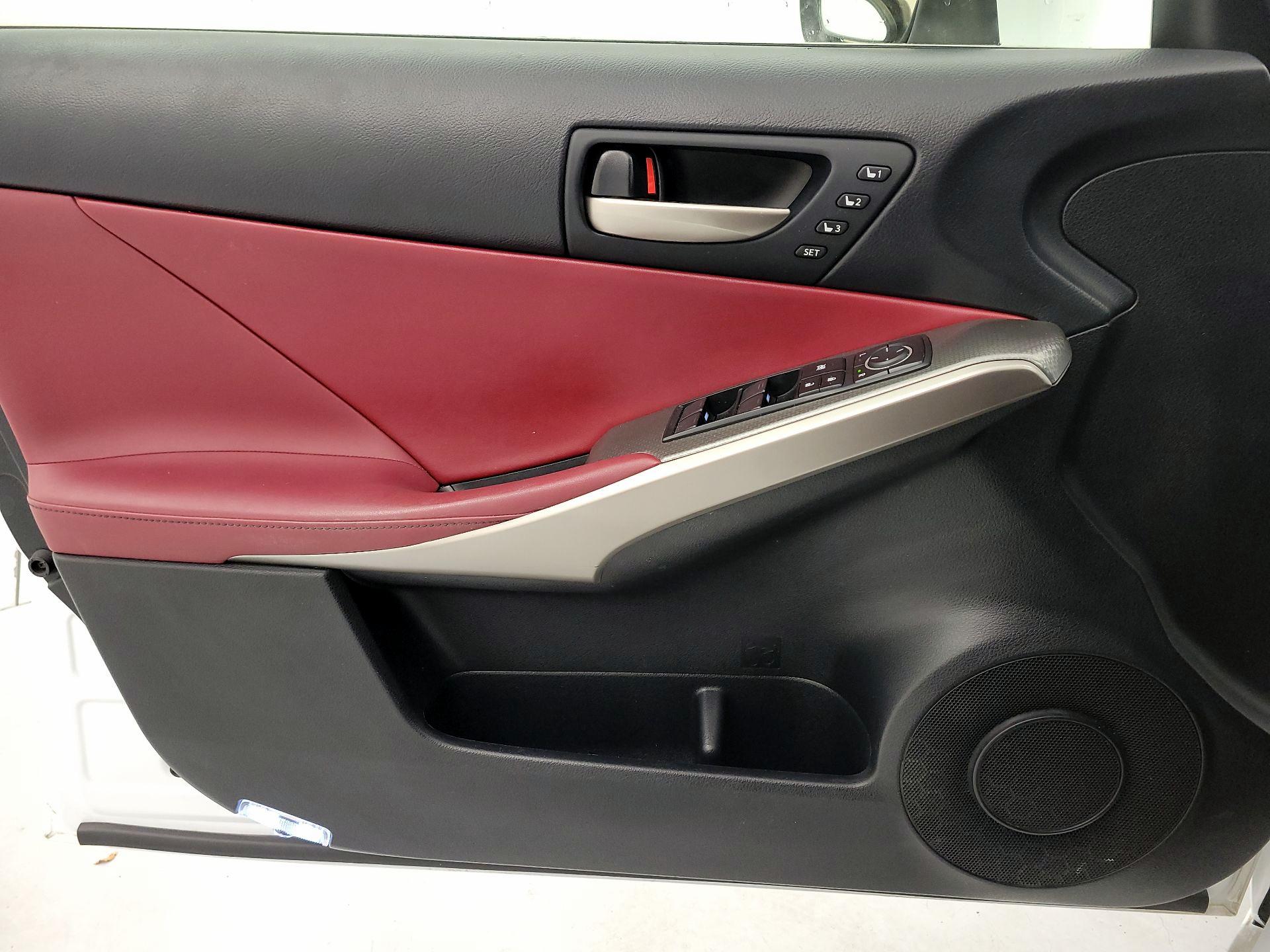 Thumbnail: 2018 Lexus IS - 12