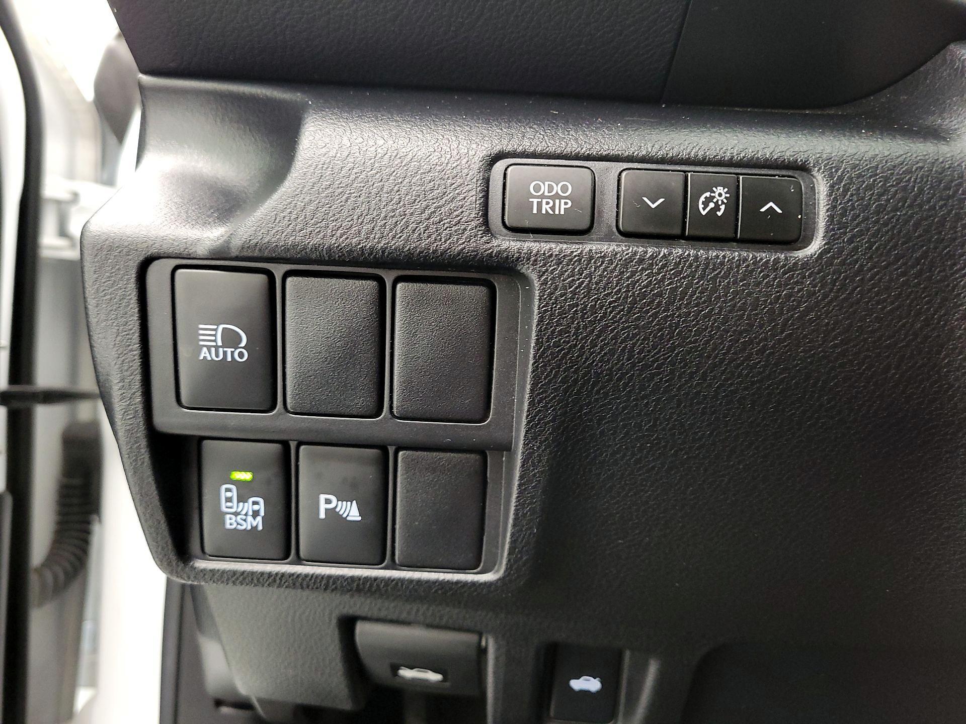 Thumbnail: 2018 Lexus IS - 13