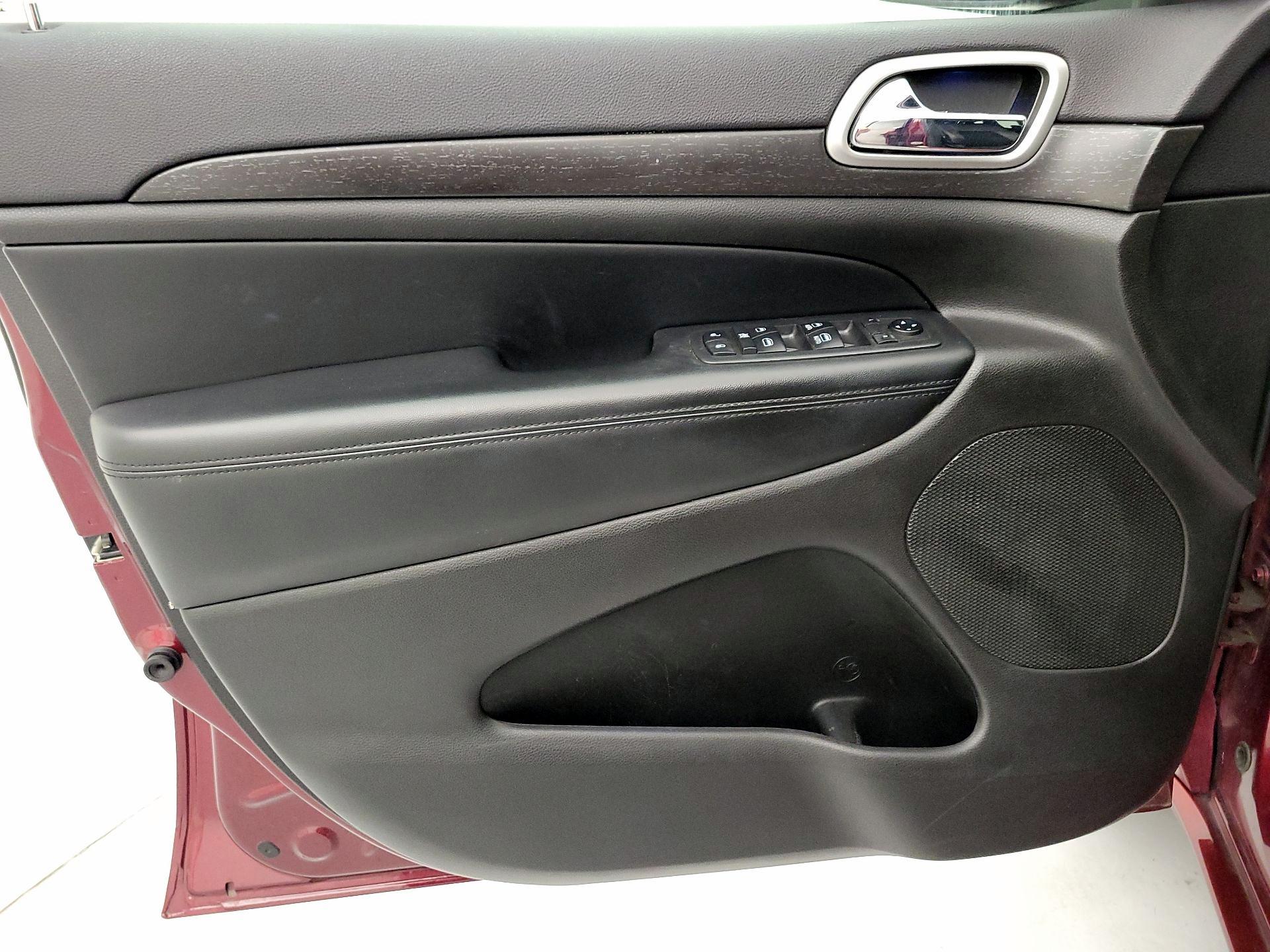 Thumbnail: 2018 Jeep Grand Cherokee - 12