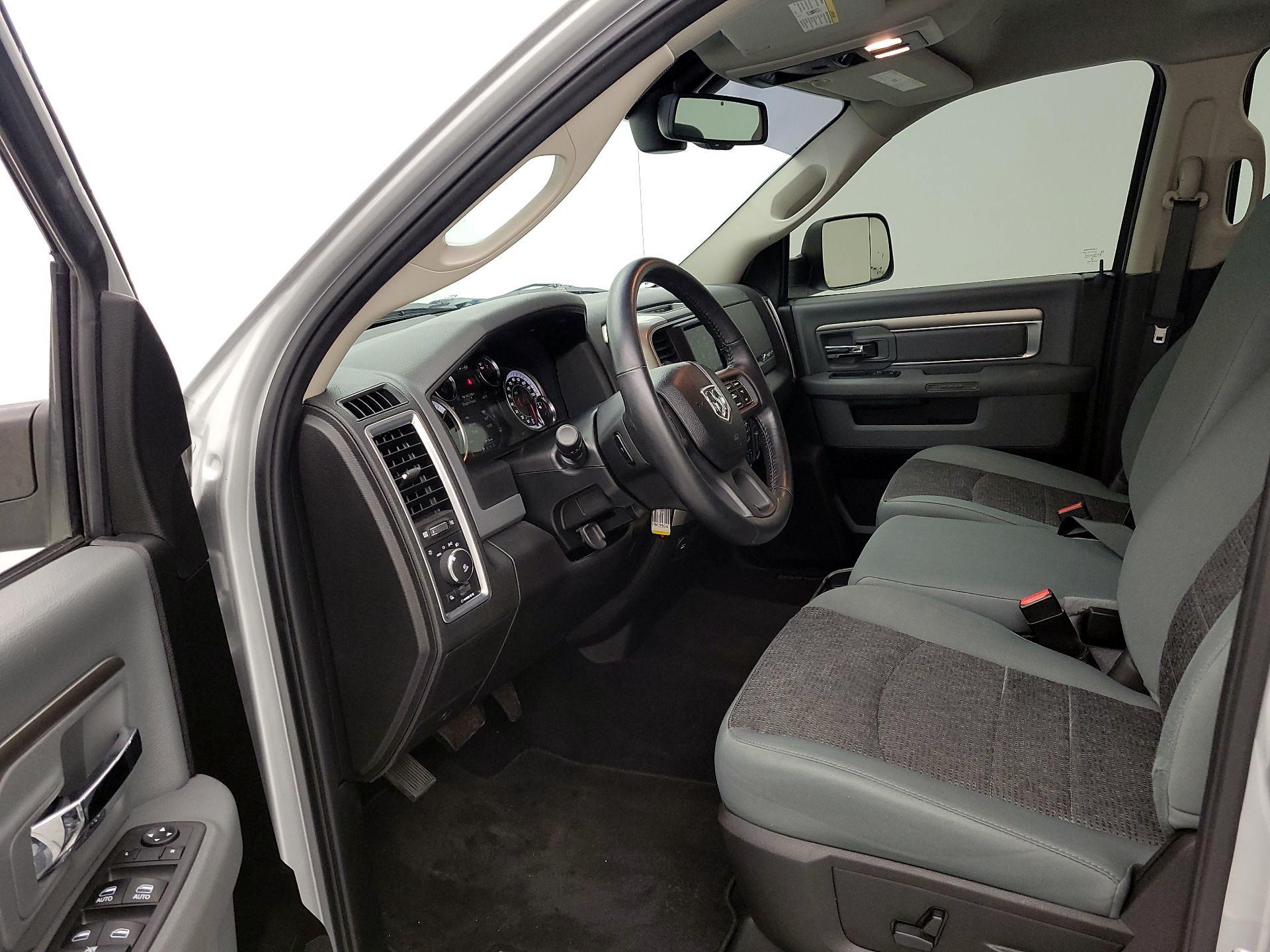 Thumbnail: 2019 RAM 1500 Classic - 11