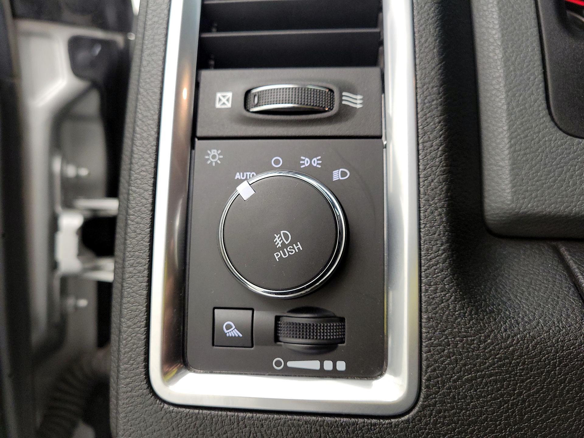 Thumbnail: 2019 RAM 1500 Classic - 13