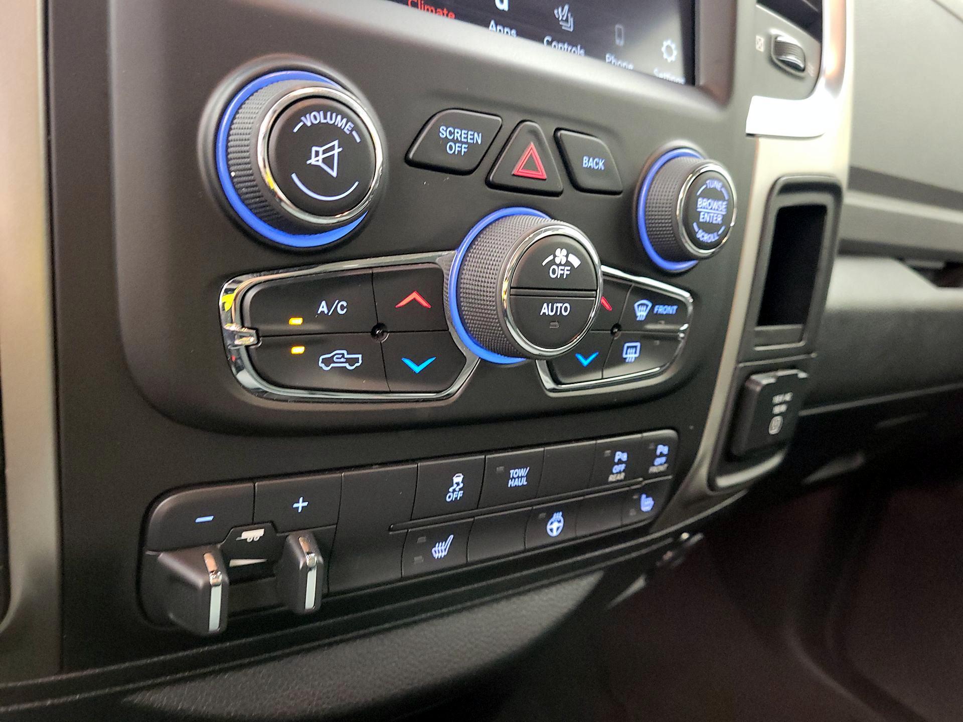 Thumbnail: 2019 RAM 1500 Classic - 16