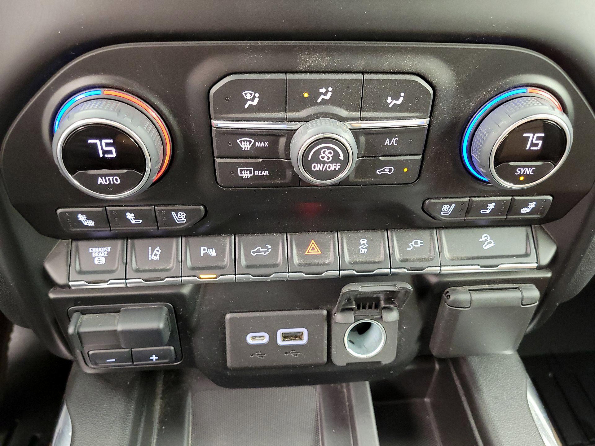 Thumbnail: 2022 Chevrolet Silverado 3500 - 17