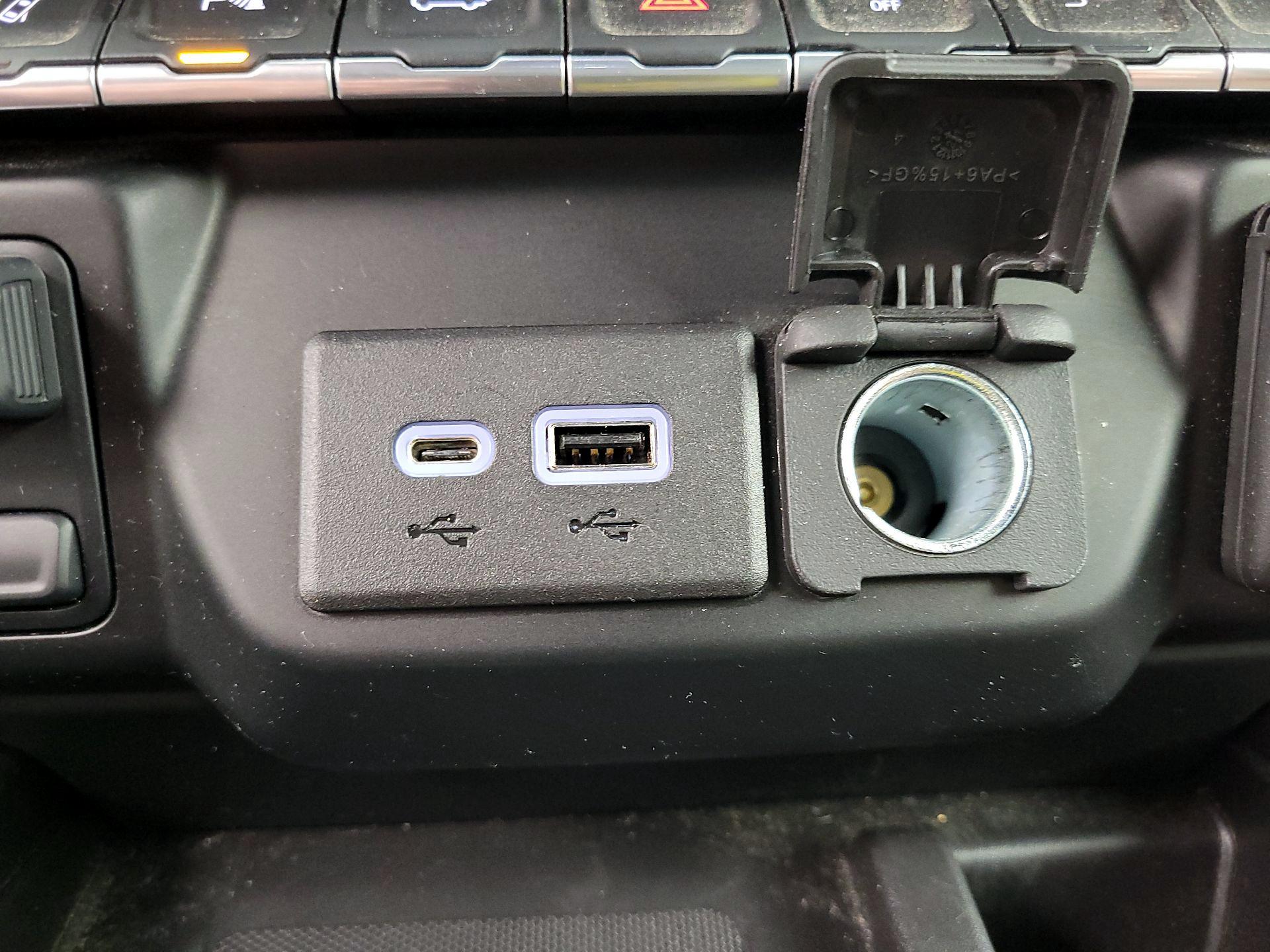 Thumbnail: 2022 Chevrolet Silverado 3500 - 19