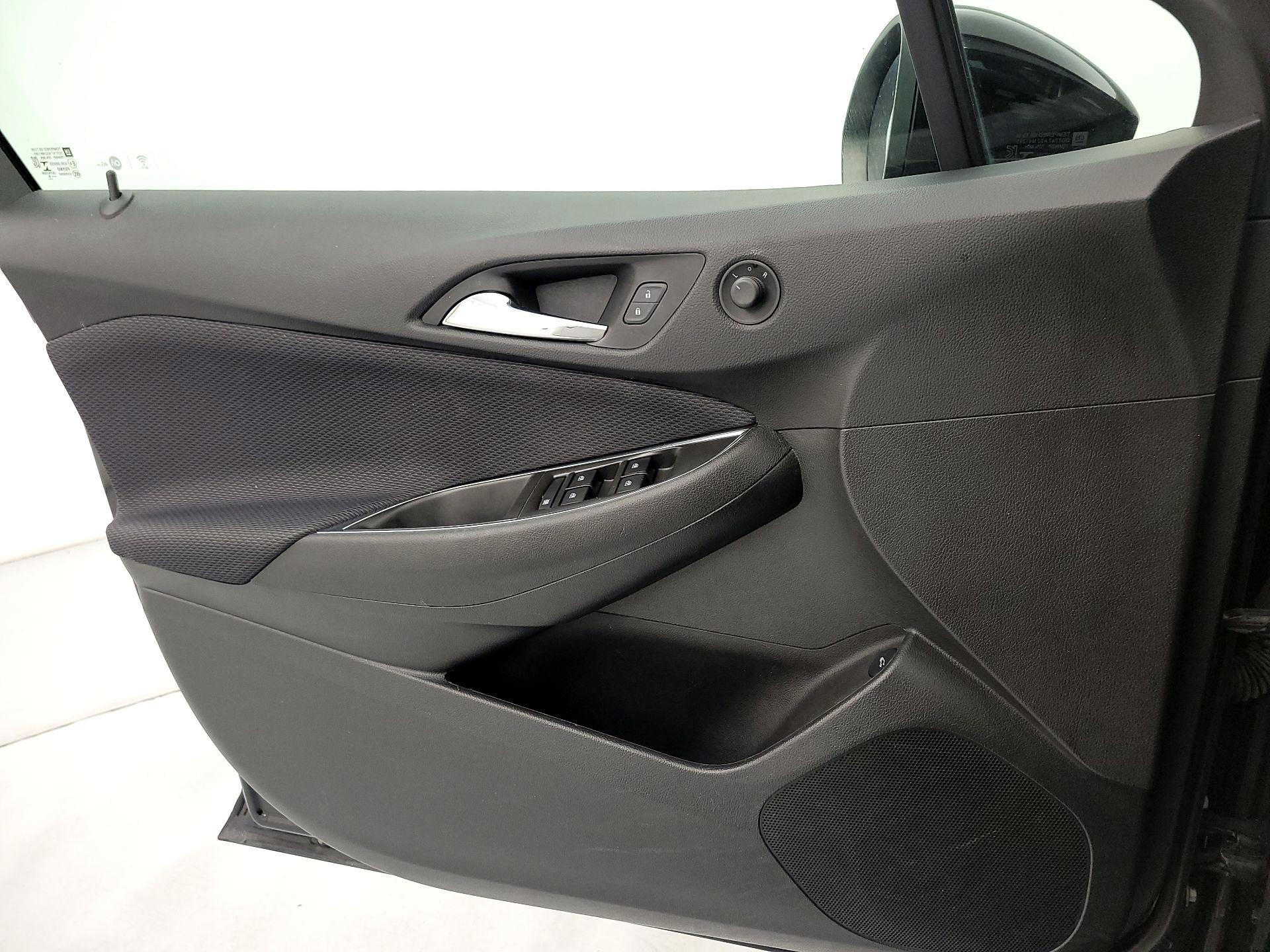 Thumbnail: 2018 Chevrolet Cruze - 12