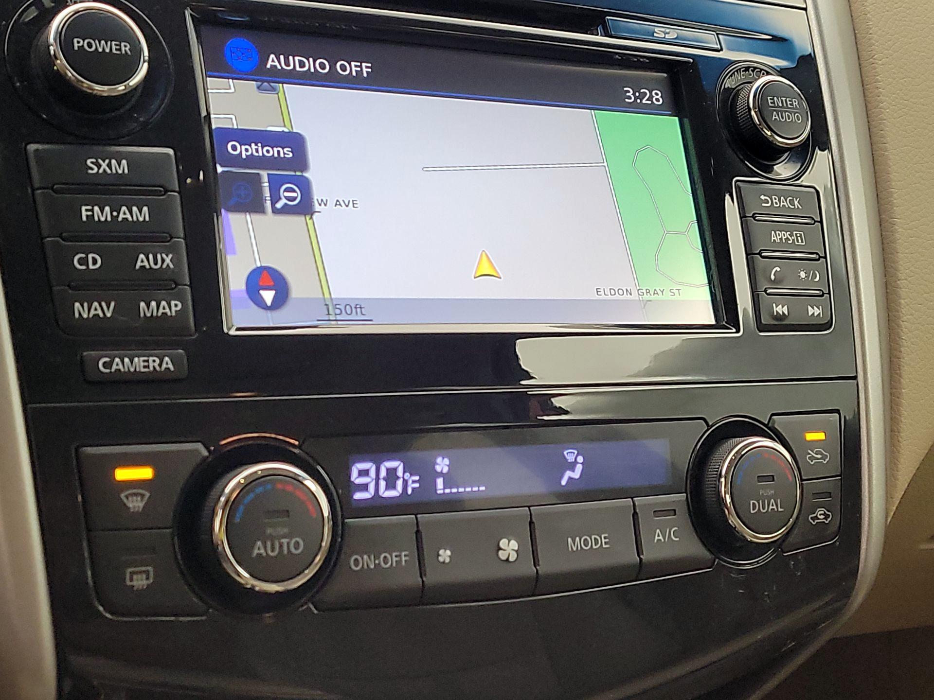 Thumbnail: 2014 Nissan Altima - 17