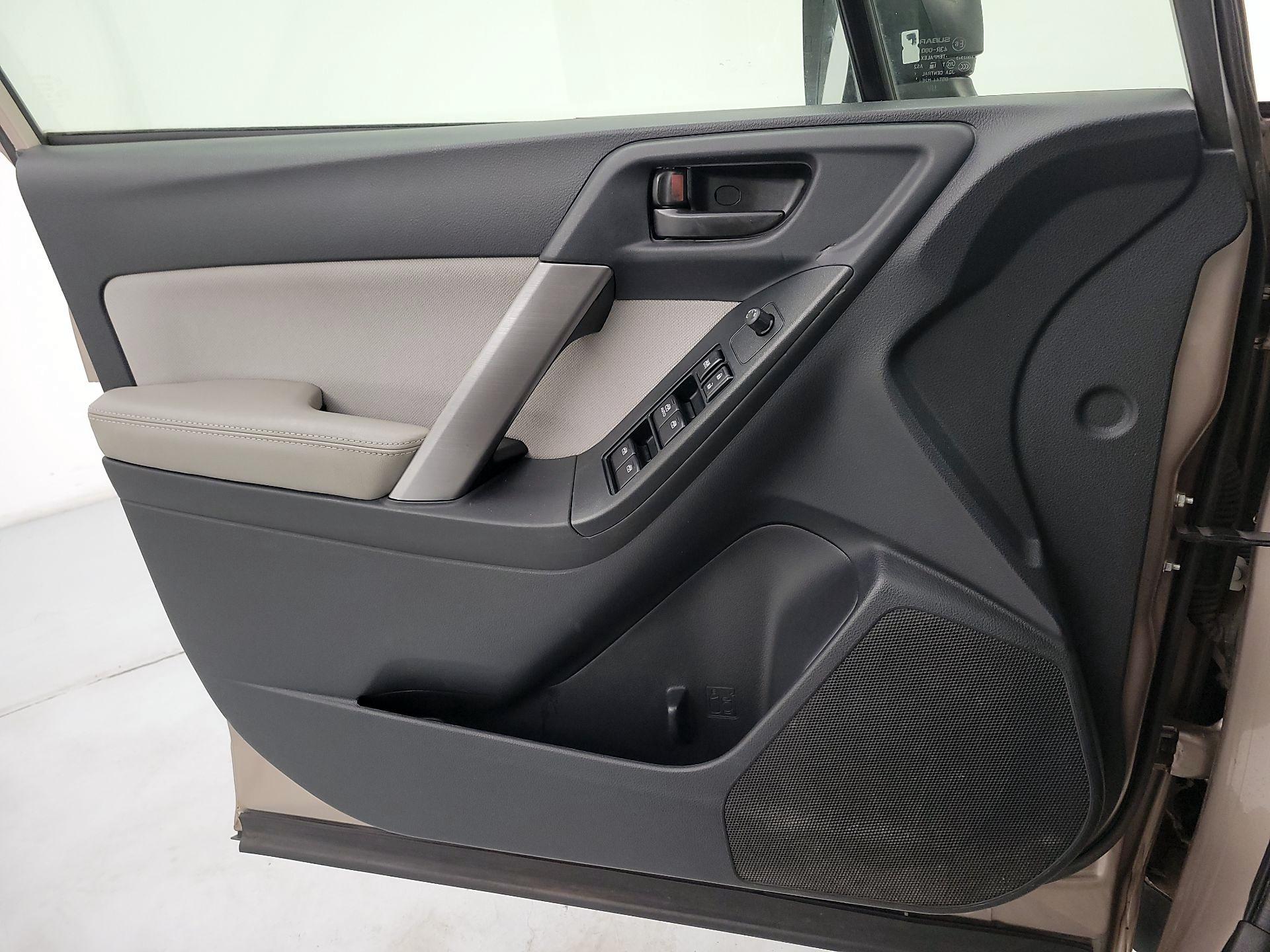 Thumbnail: 2016 Subaru Forester - 12