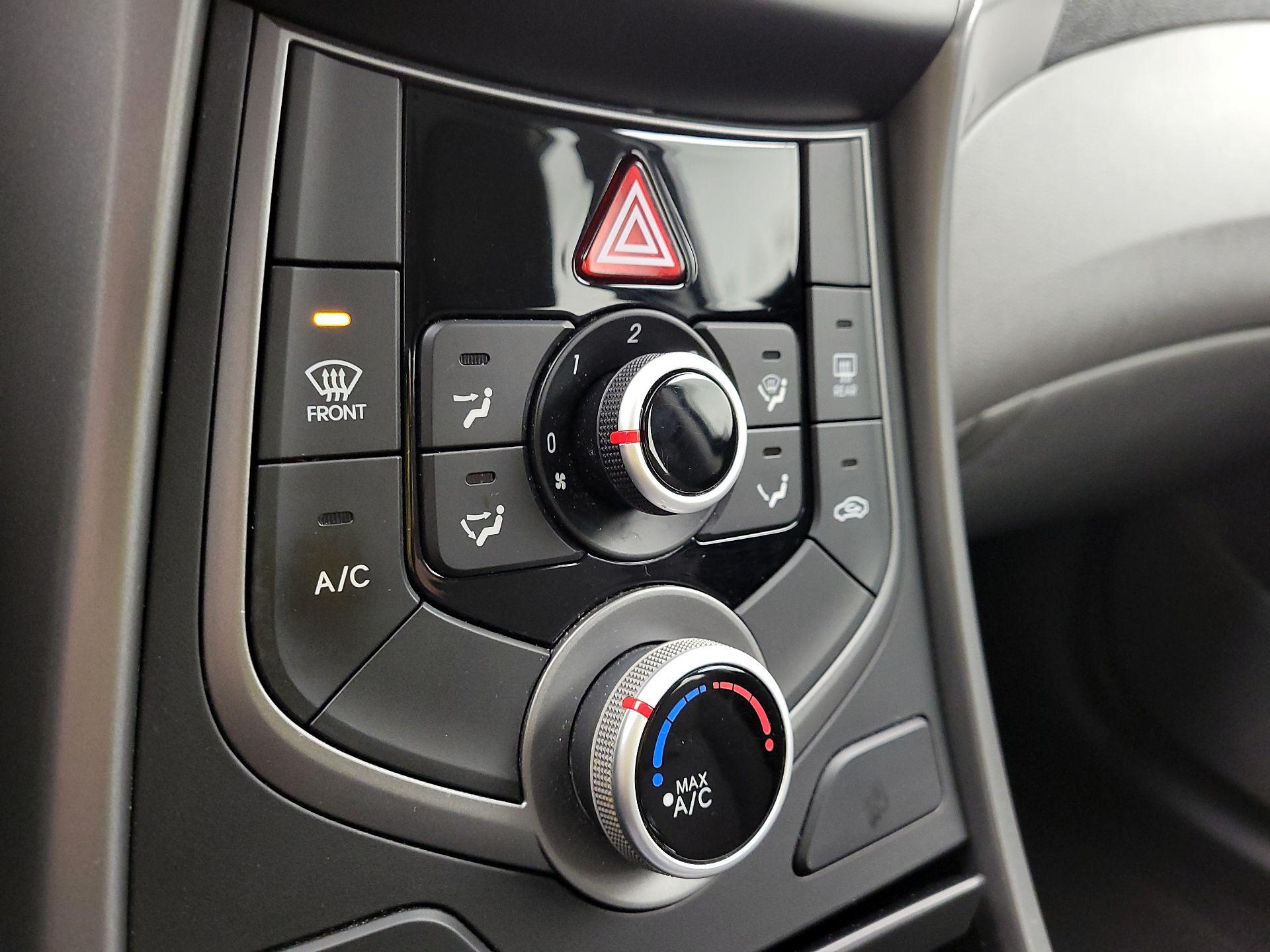 Thumbnail: 2015 Hyundai Elantra - 16