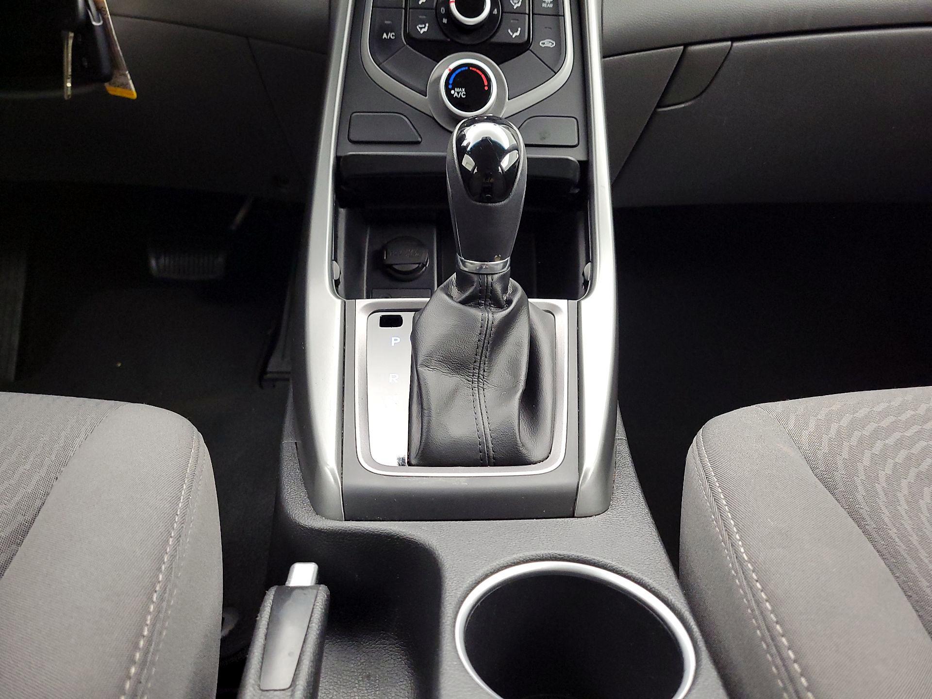 Thumbnail: 2015 Hyundai Elantra - 17