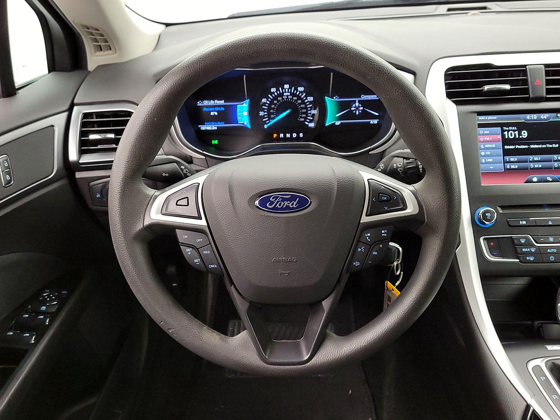 Thumbnail: 2016 Ford Fusion - 10
